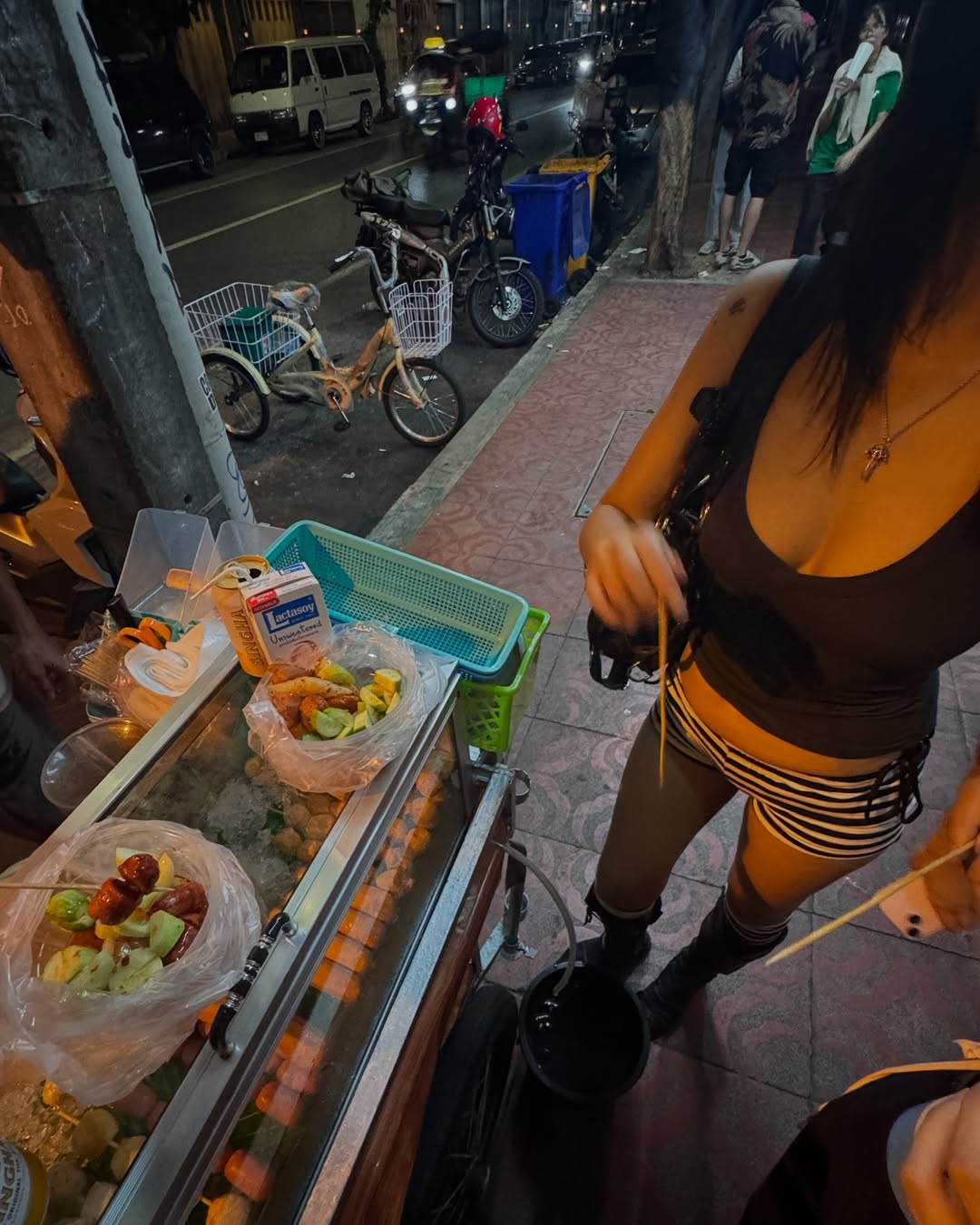 เมทัล สุขขาว