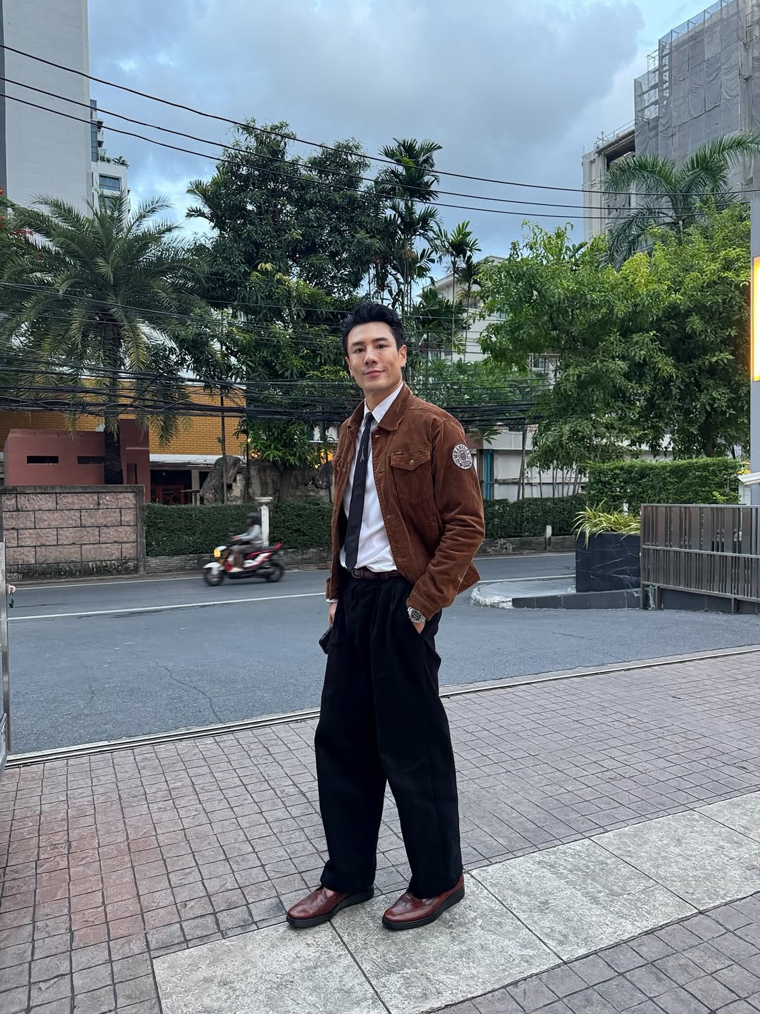 เมทัล สุขขาว