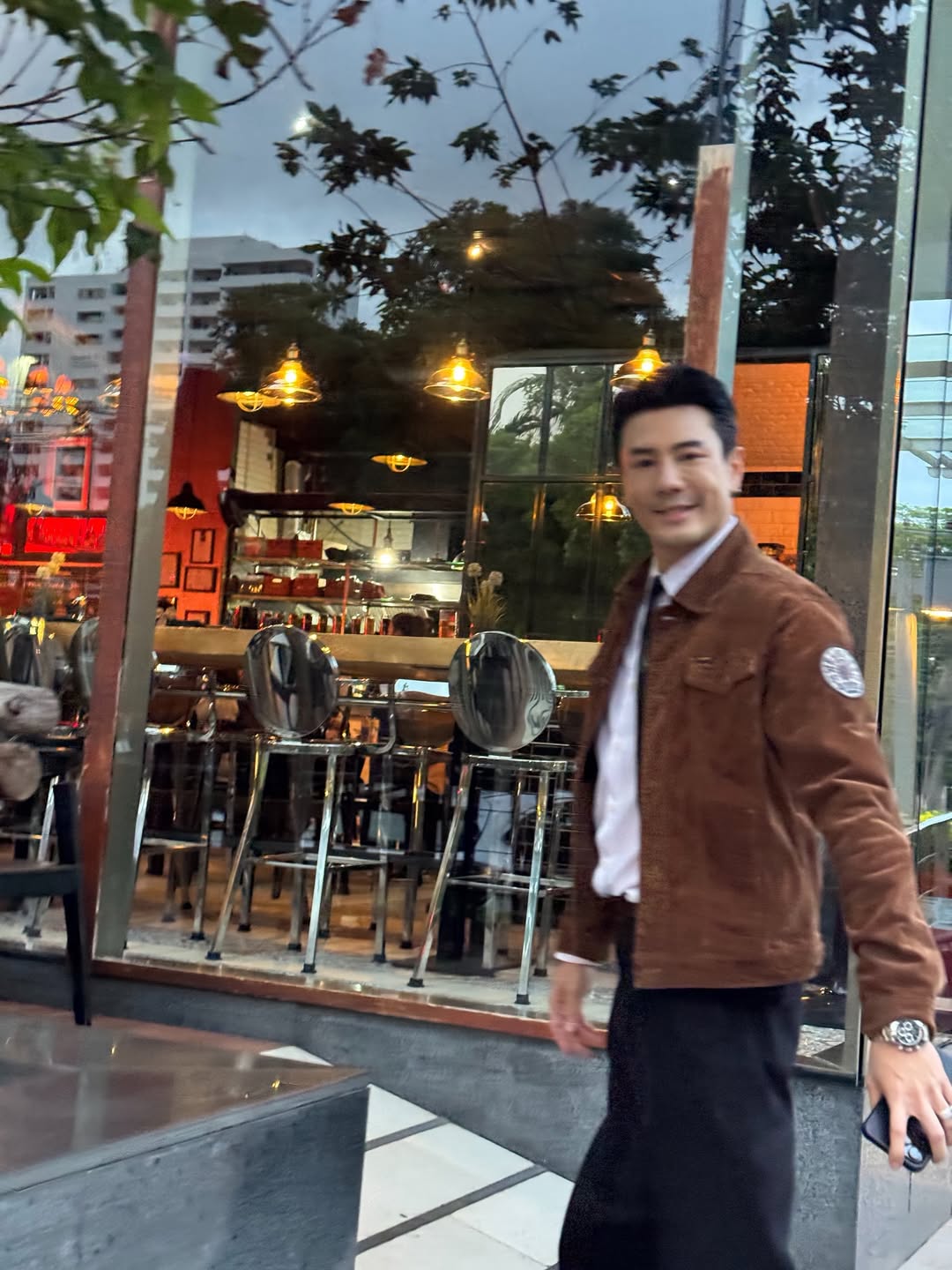 เมทัล สุขขาว