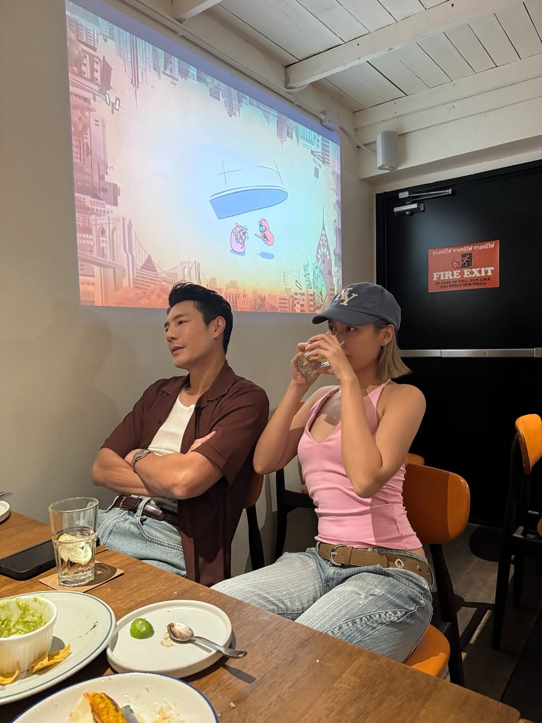 เมทัล สุขขาว