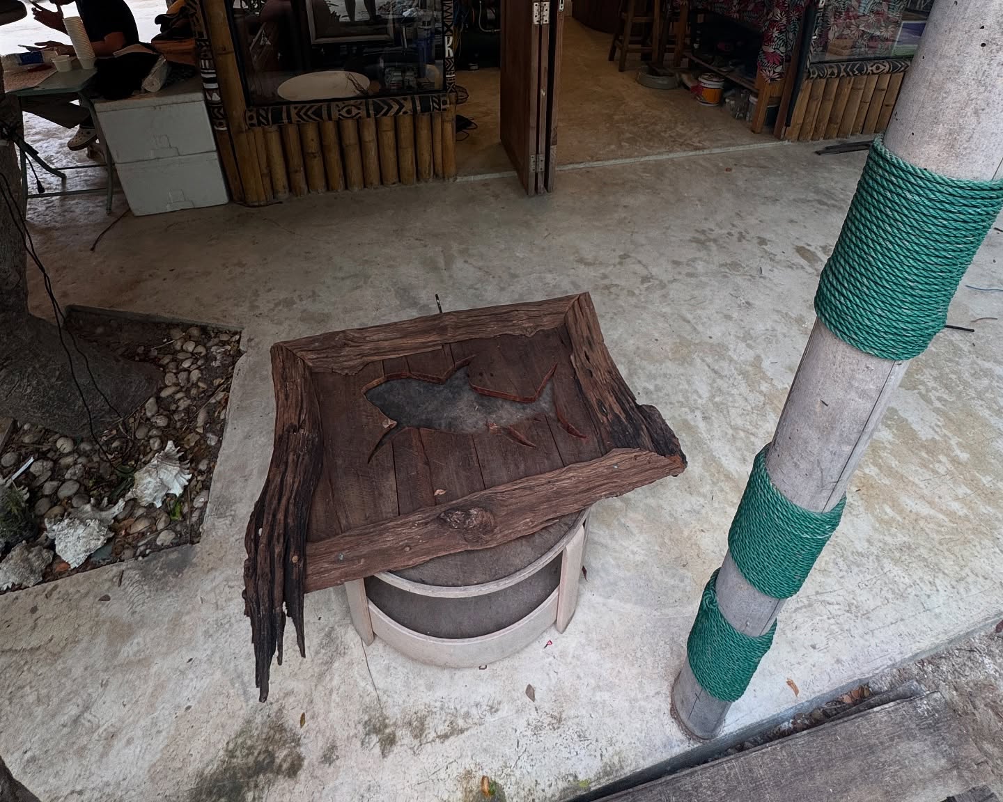 เมทัล สุขขาว