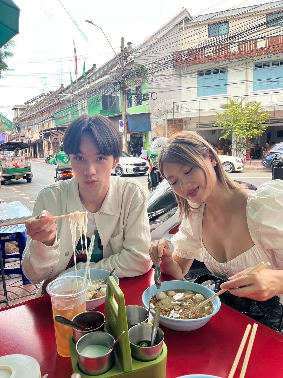 เมทัล สุขขาว