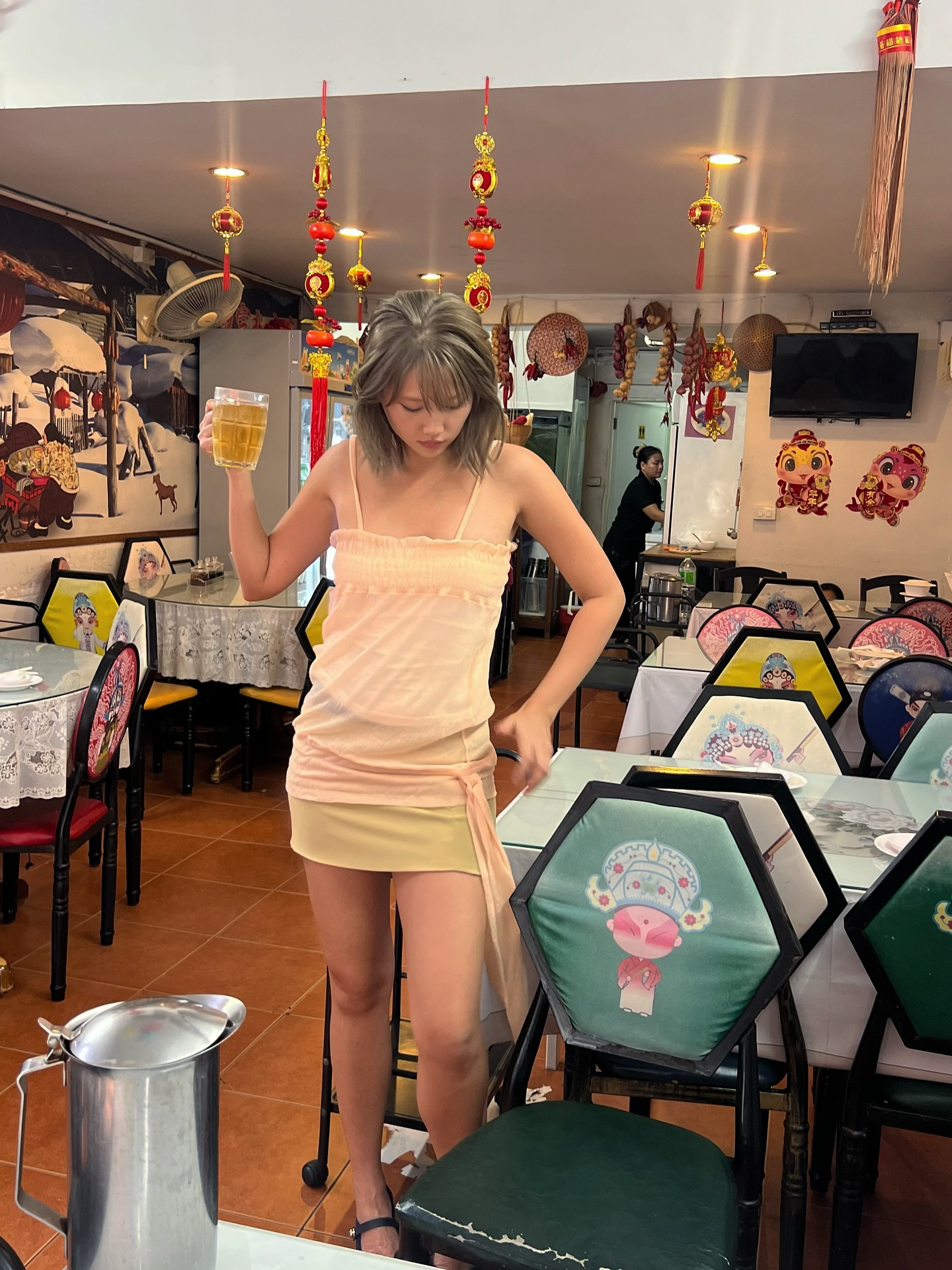 เมทัล สุขขาว