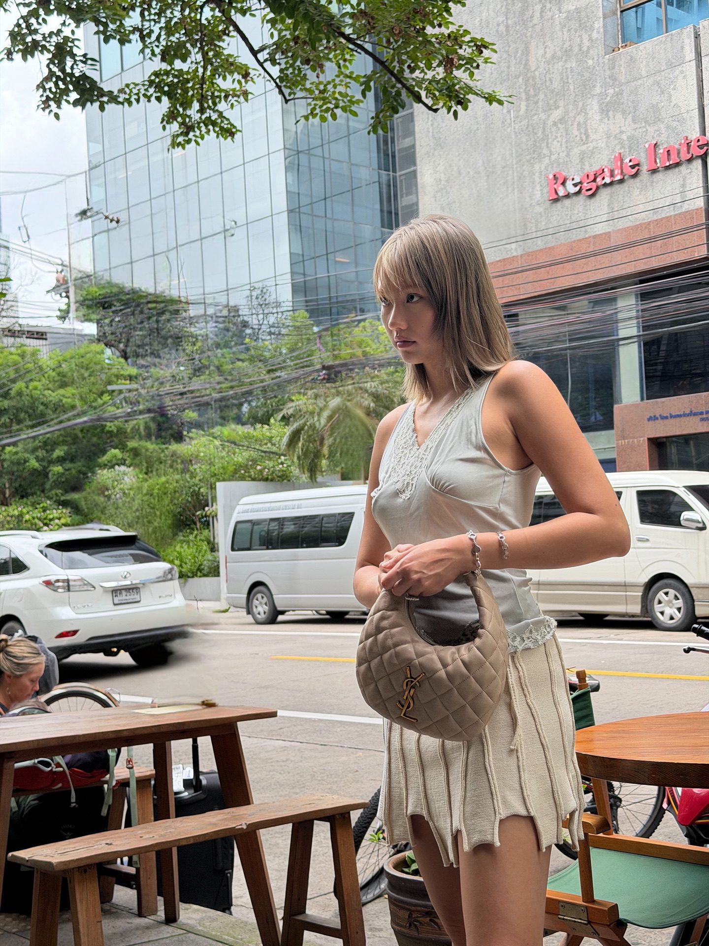 เมทัล สุขขาว