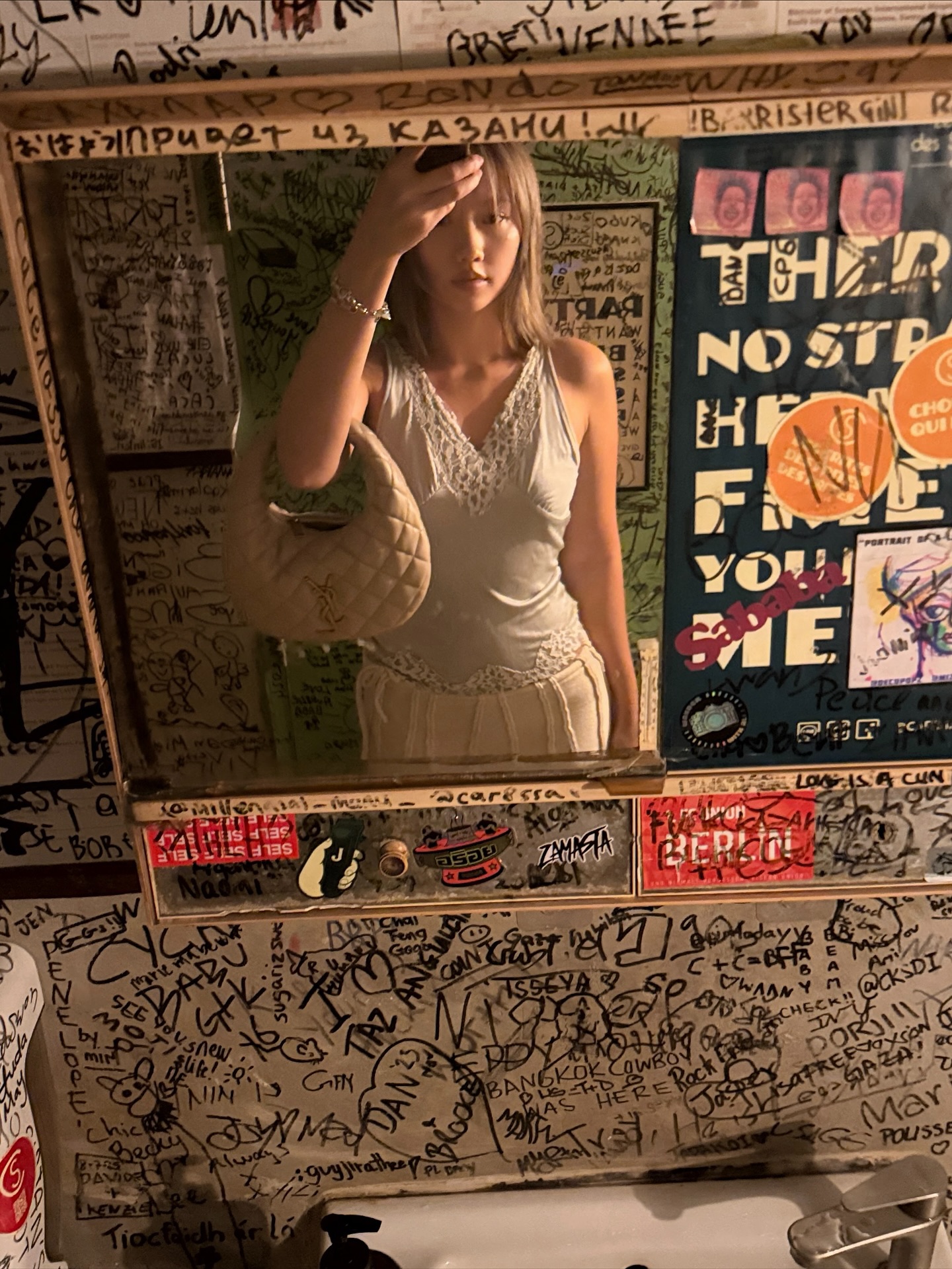 เมทัล สุขขาว