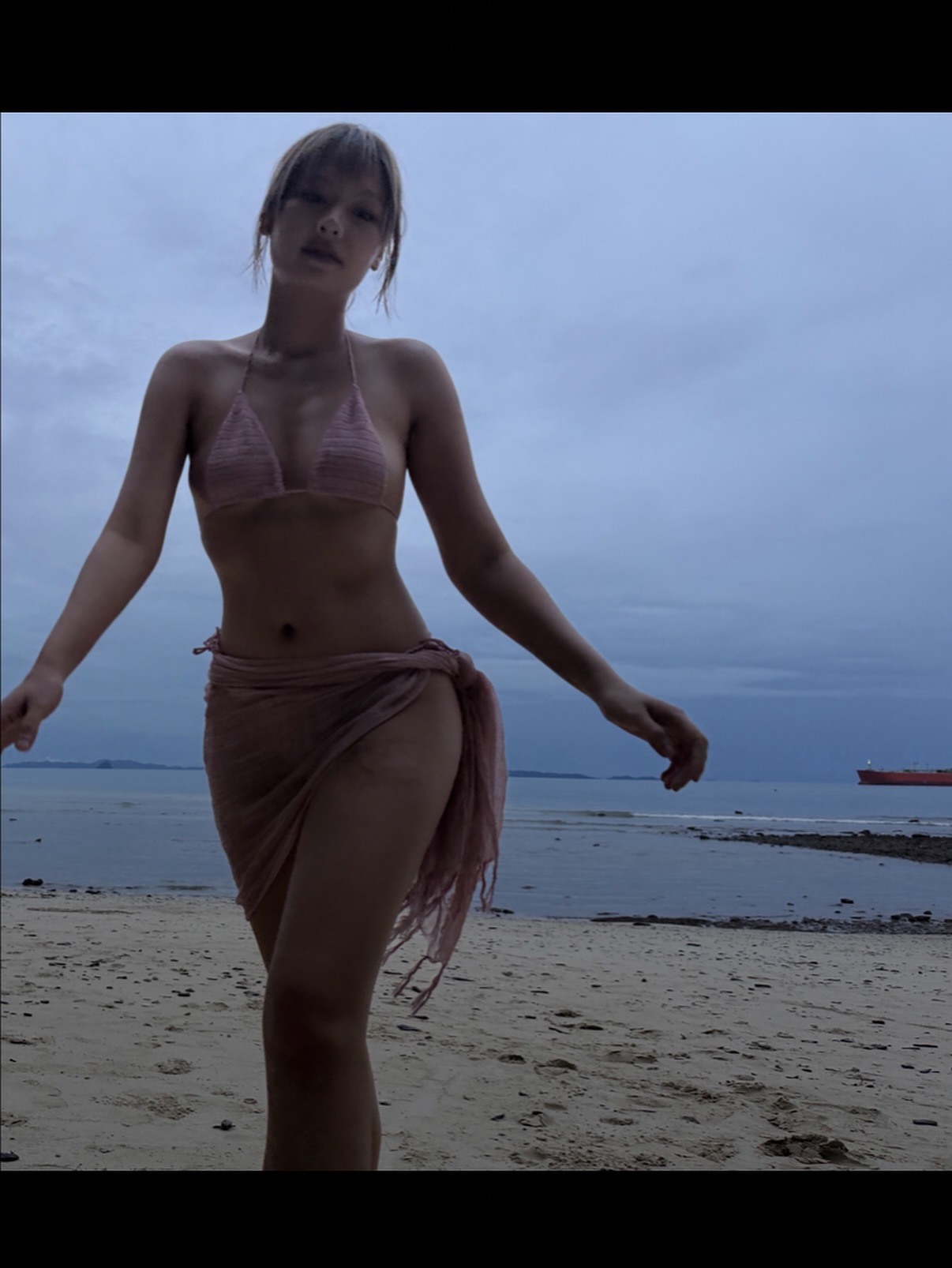 เมทัล สุขขาว