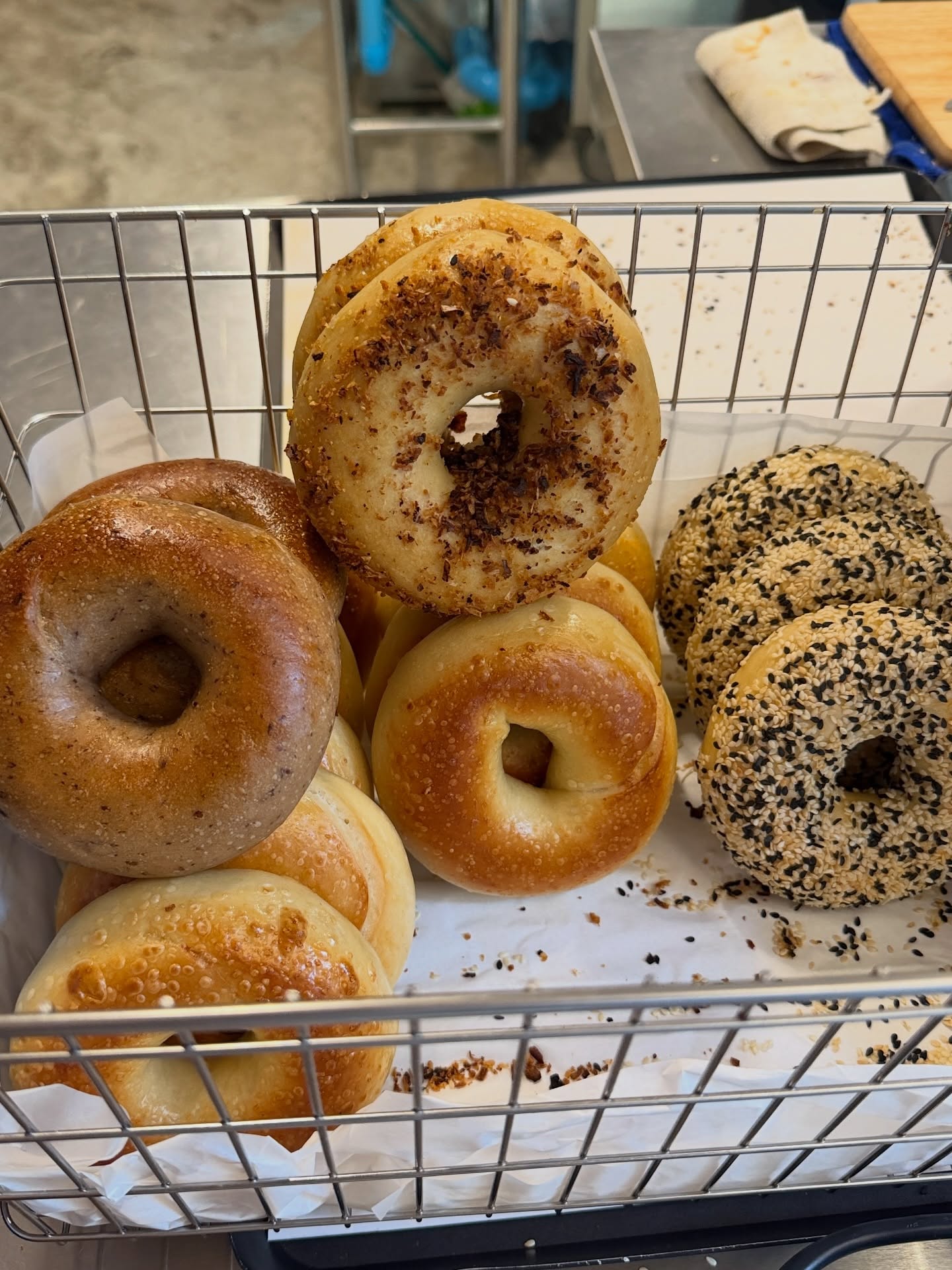 เมทัล สุขขาว