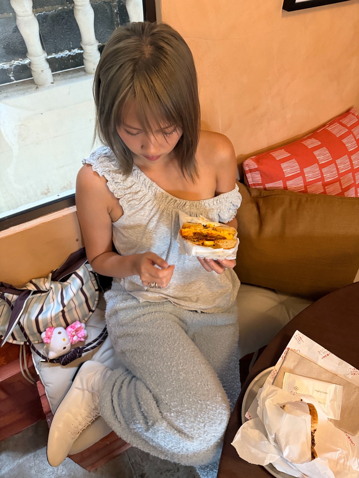 เมทัล สุขขาว