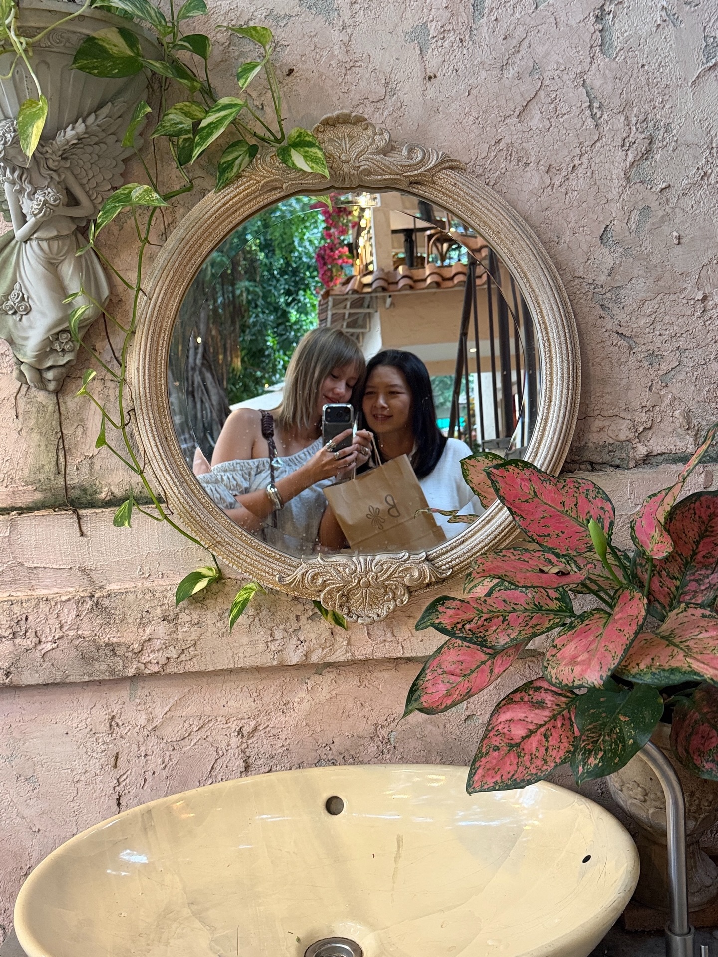 เมทัล สุขขาว