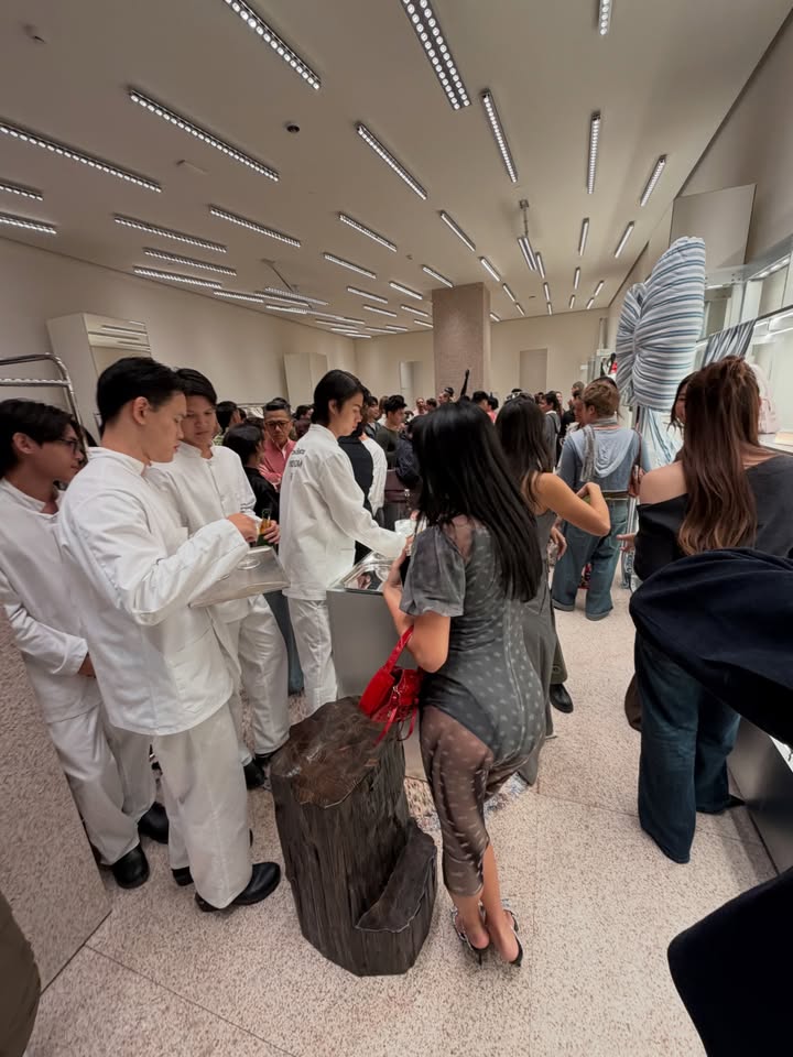 เมทัล สุขขาว