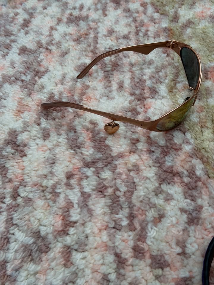 เมทัล สุขขาว