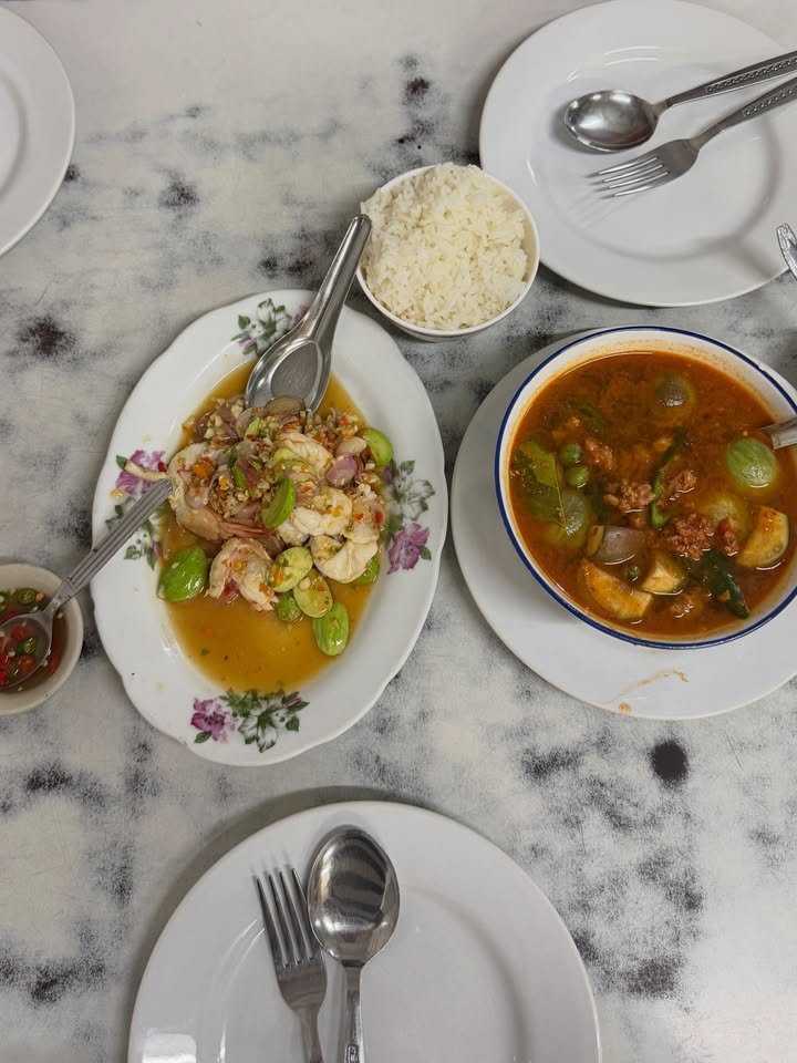 เมทัล สุขขาว