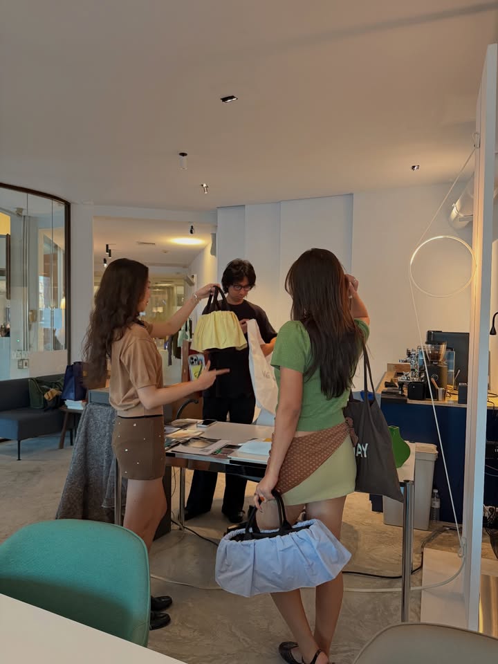 เมทัล สุขขาว