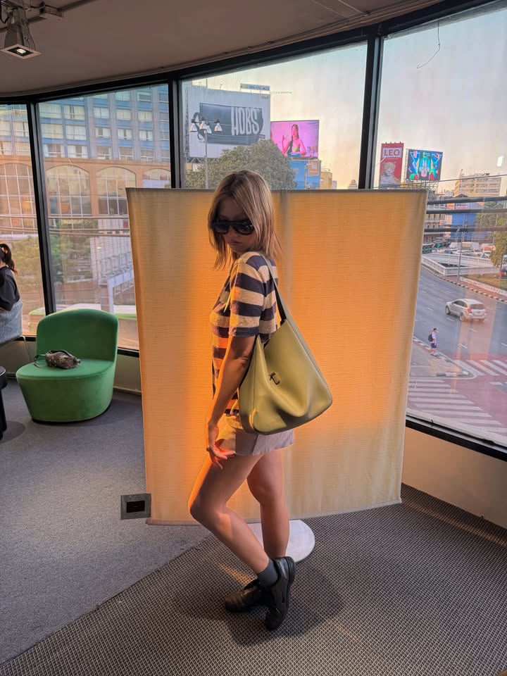 เมทัล สุขขาว