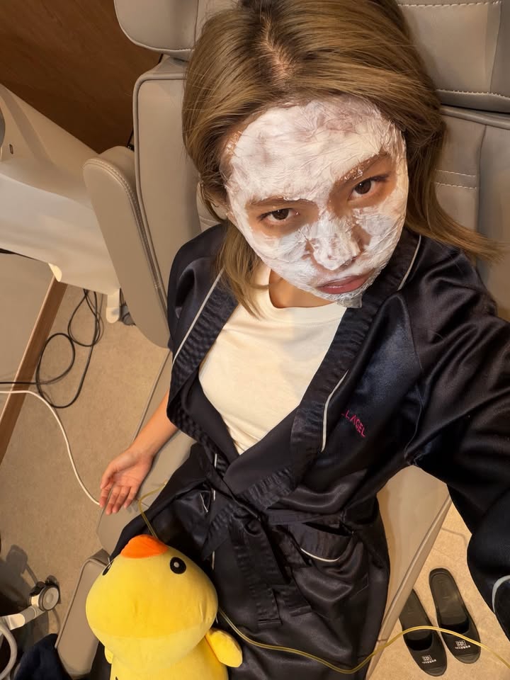 เมทัล สุขขาว