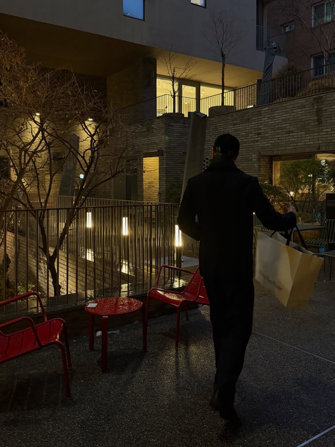 เมทัล สุขขาว