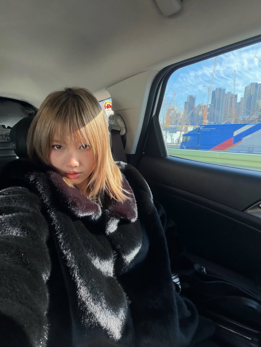 เมทัล สุขขาว