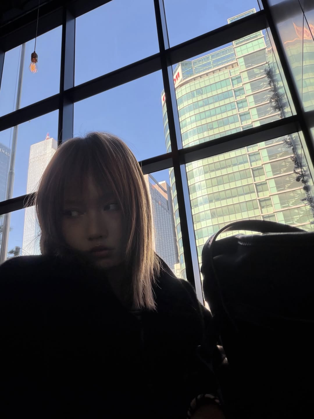 เมทัล สุขขาว