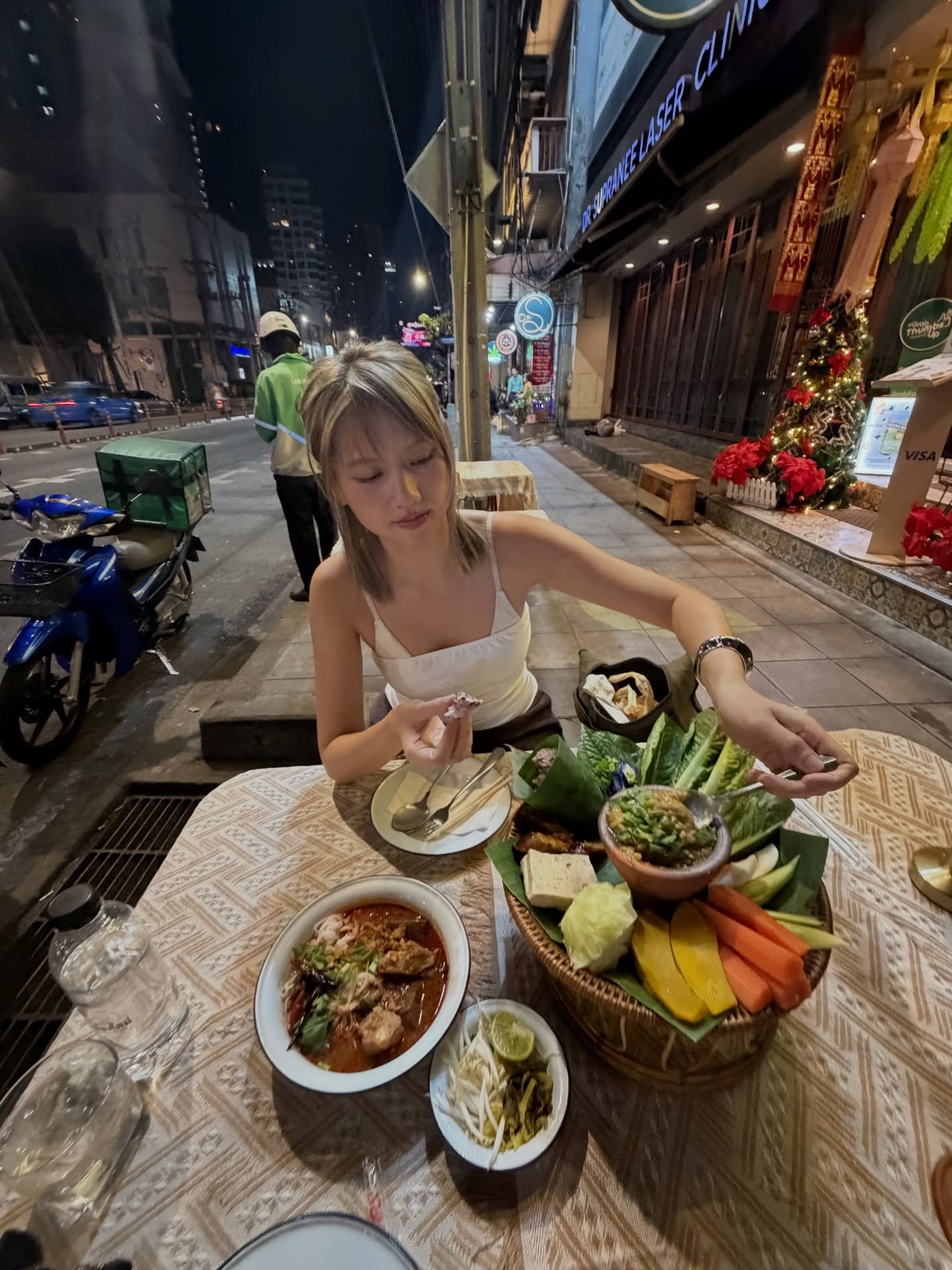 เมทัล สุขขาว