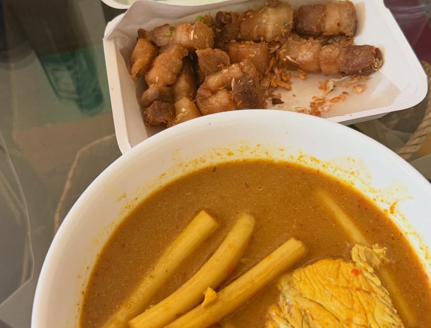 เมทัล สุขขาว