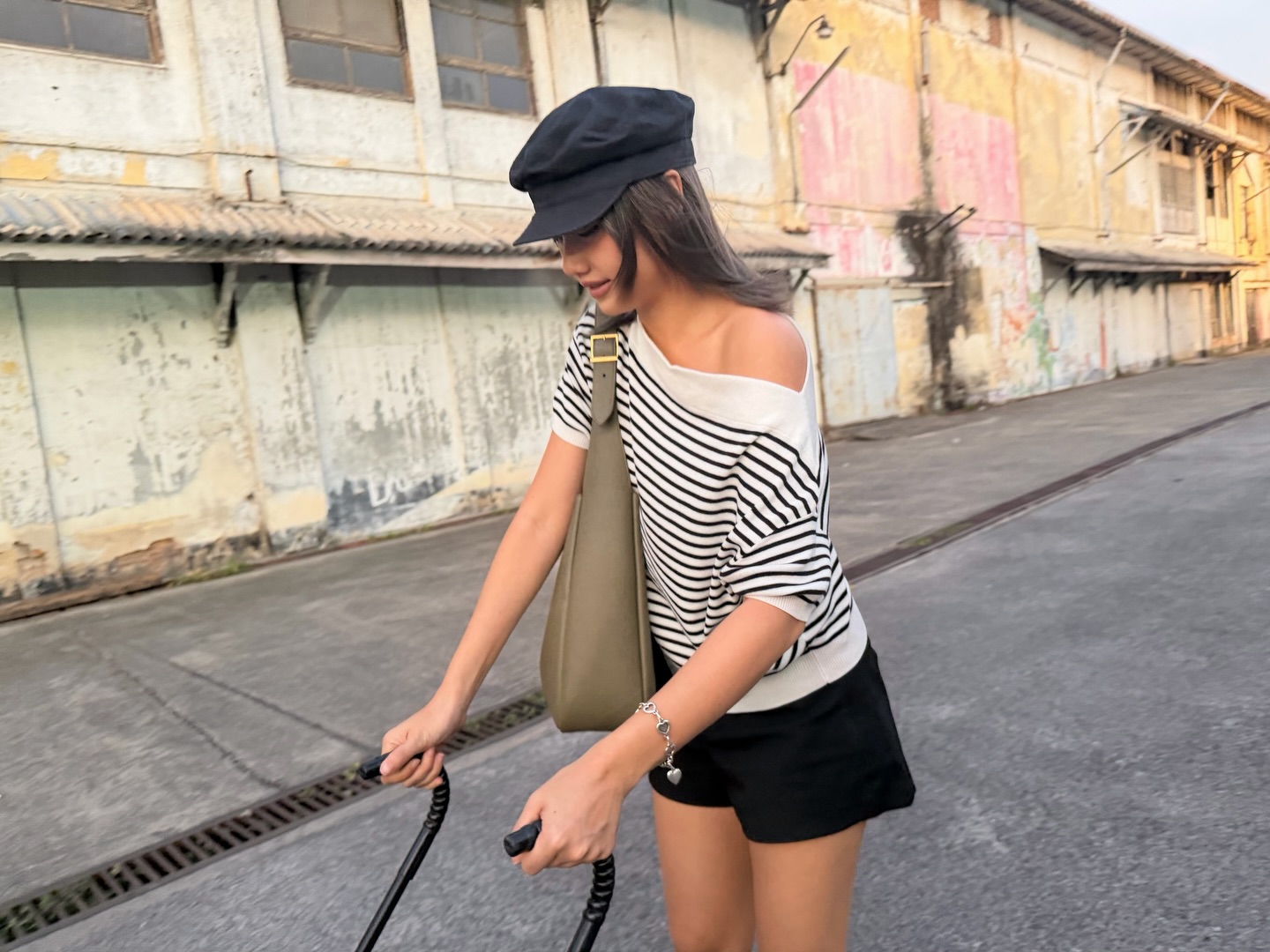 เมทัล สุขขาว