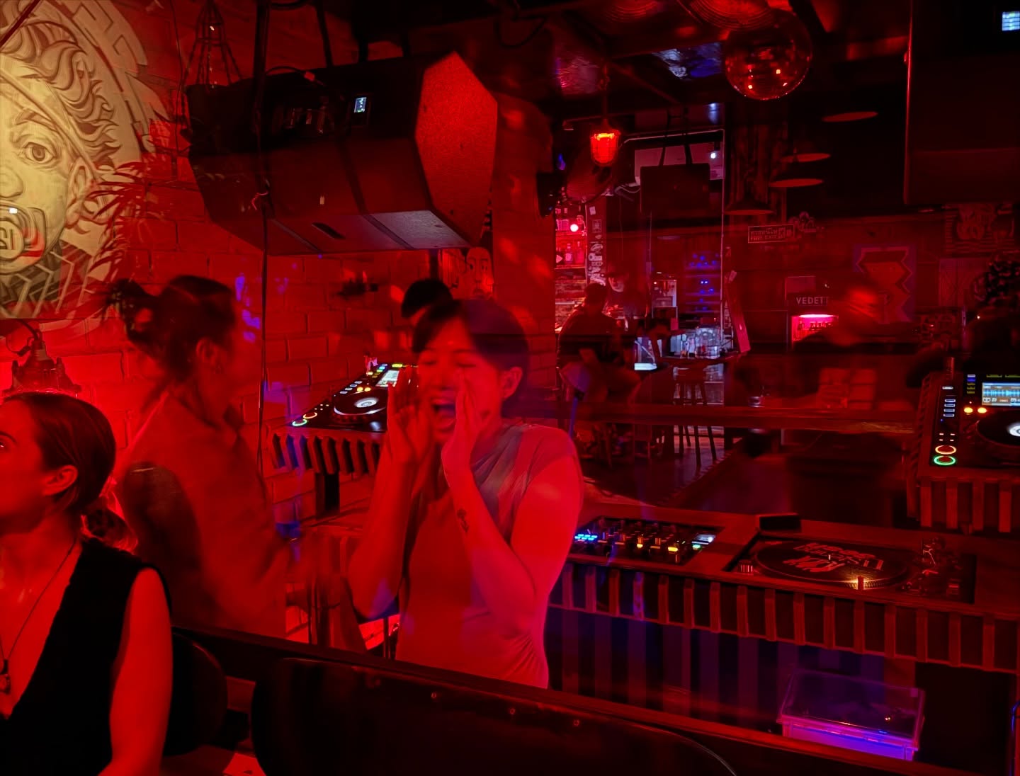 เมทัล สุขขาว