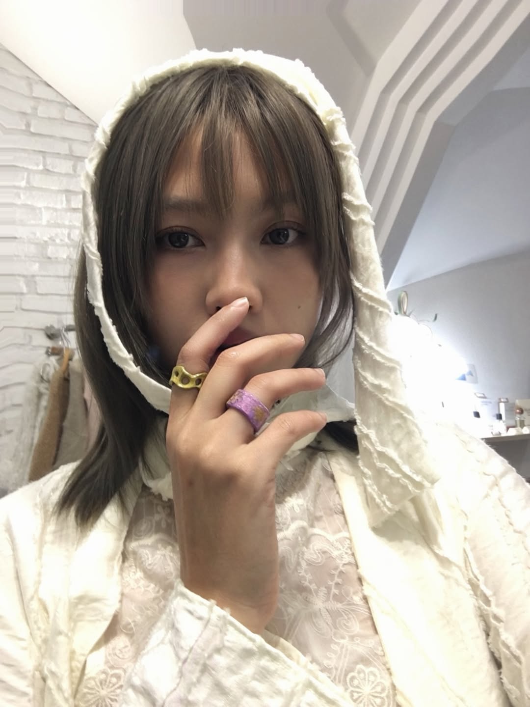 เมทัล สุขขาว