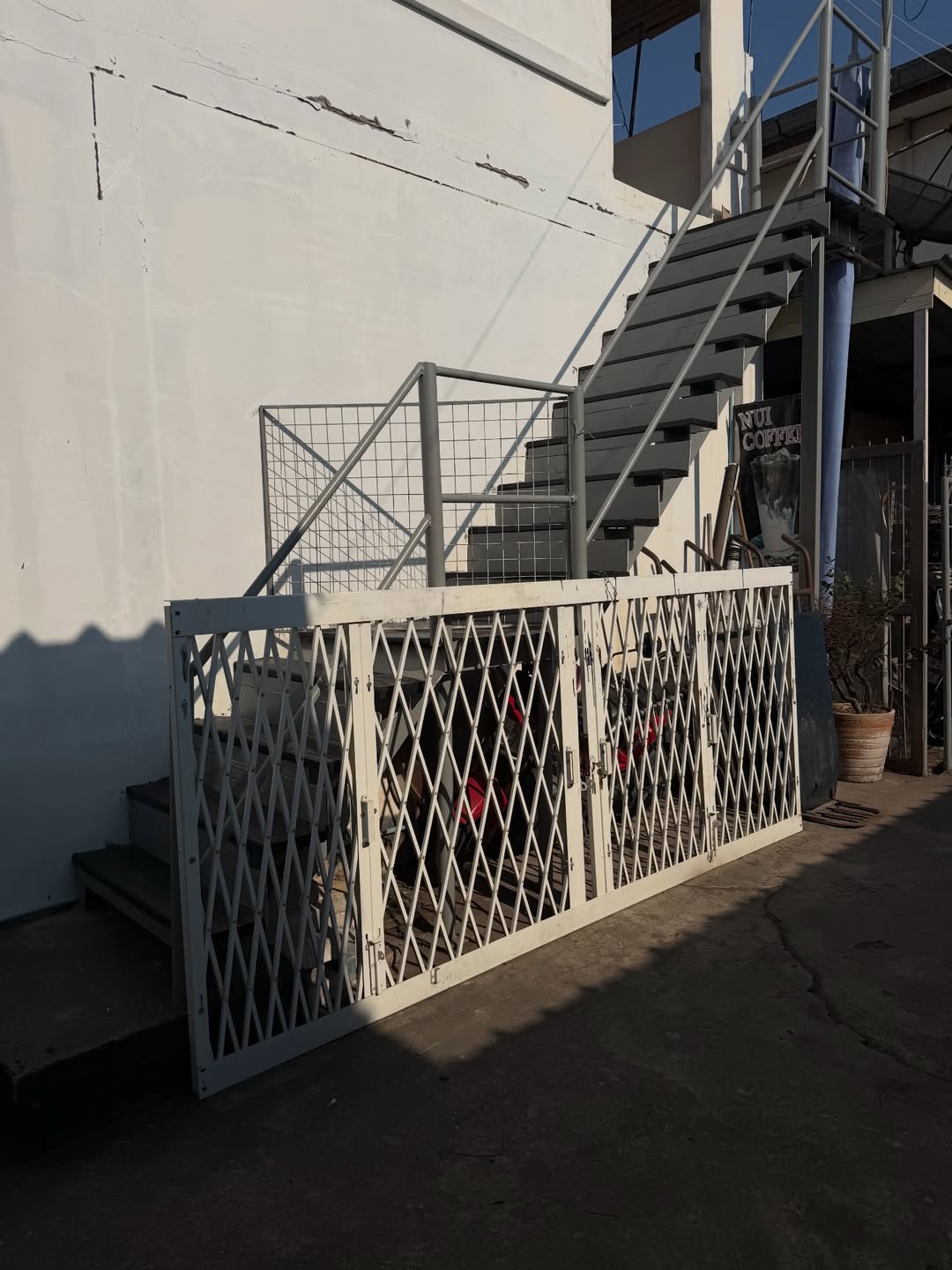 เมทัล สุขขาว