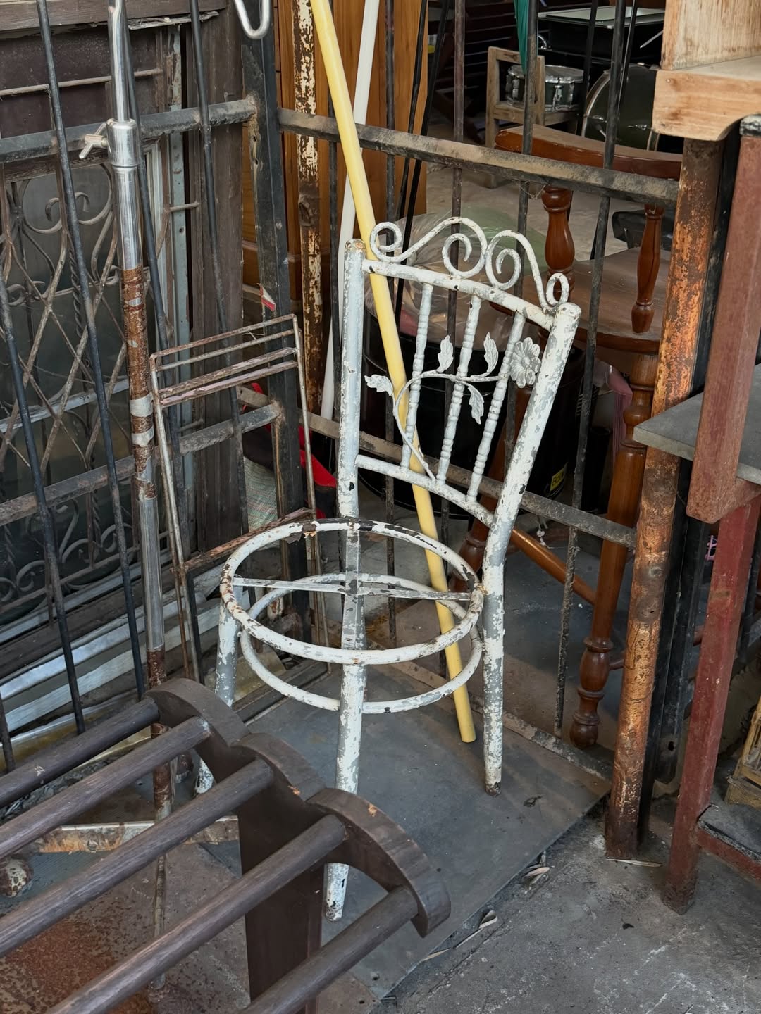 เมทัล สุขขาว