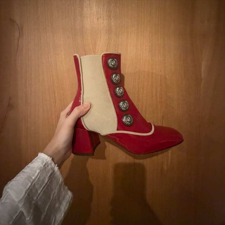 เมทัล สุขขาว