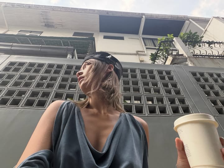 เมทัล สุขขาว