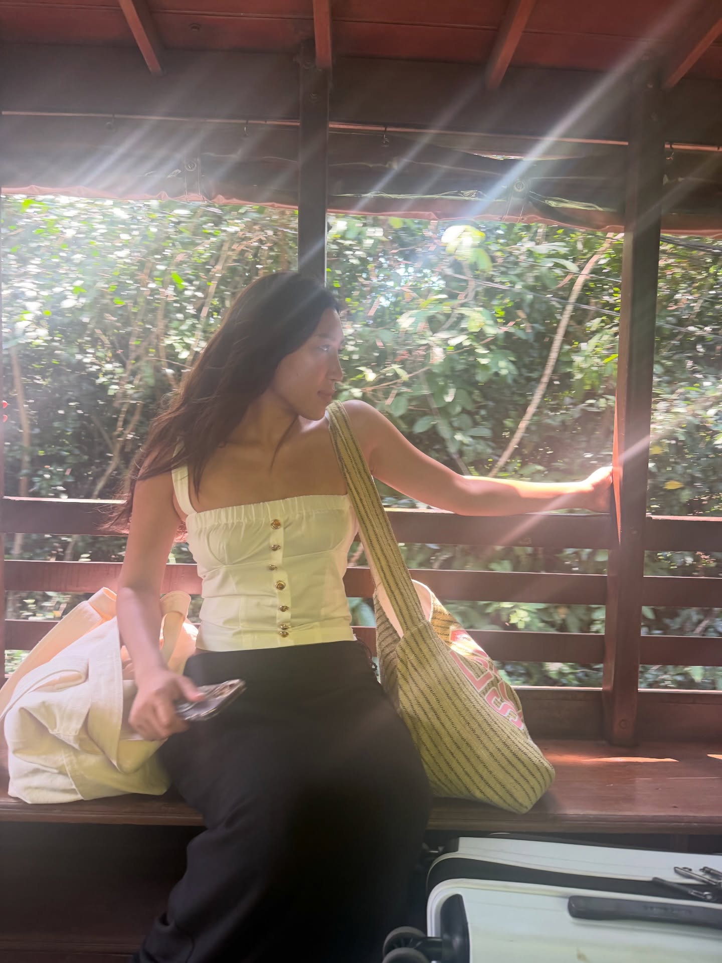 เมทัล สุขขาว