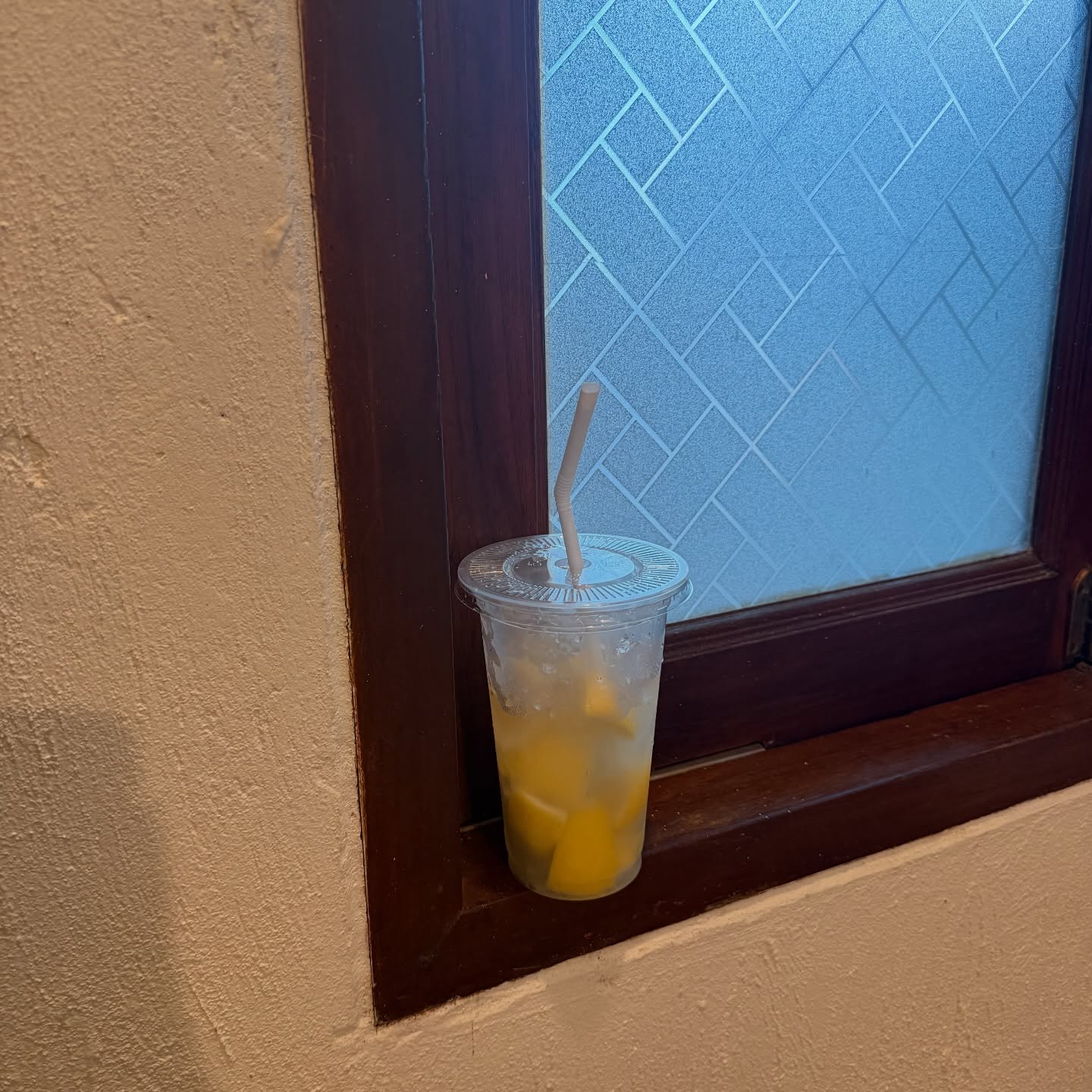 เมทัล สุขขาว