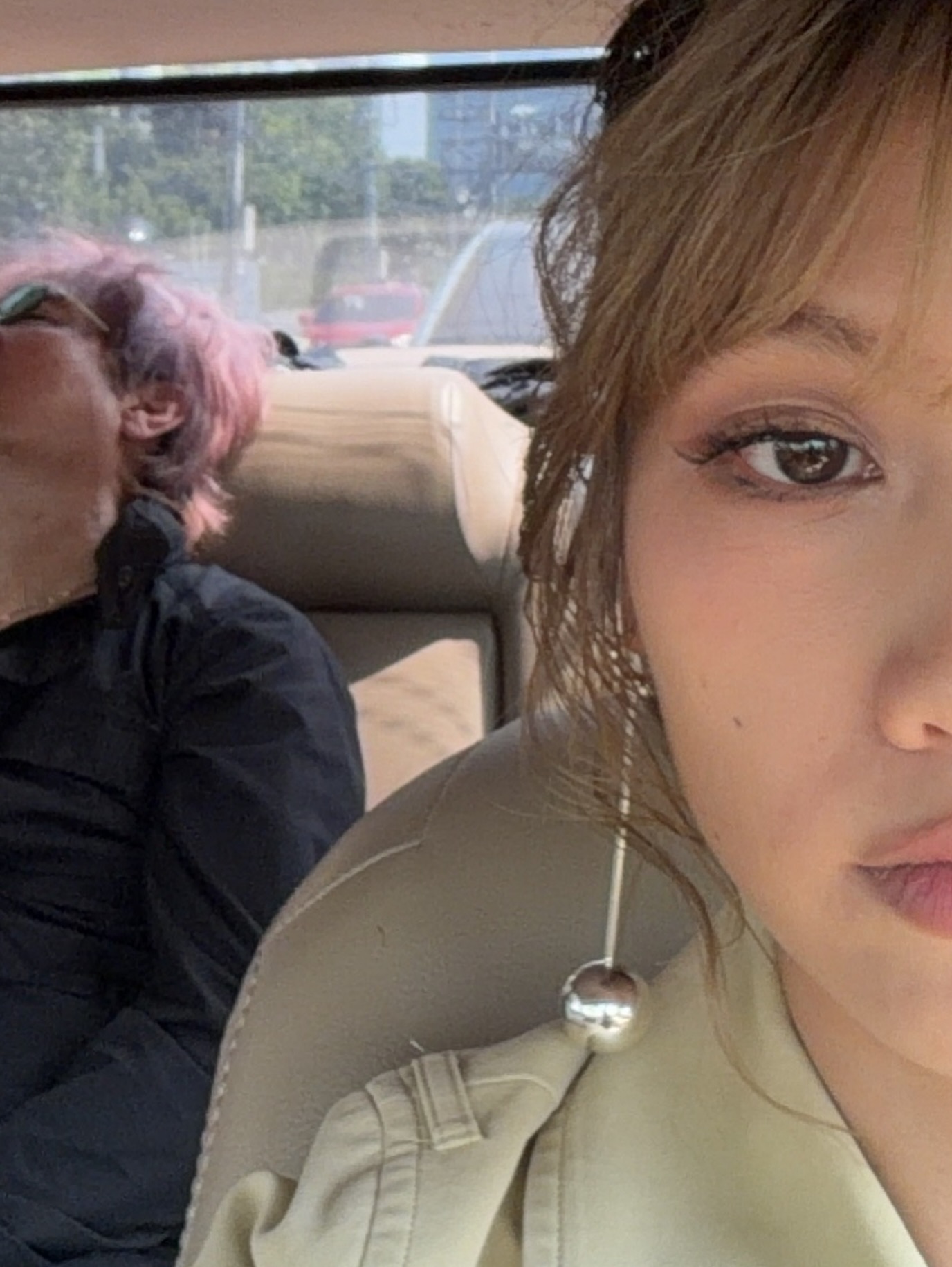 เมทัล สุขขาว