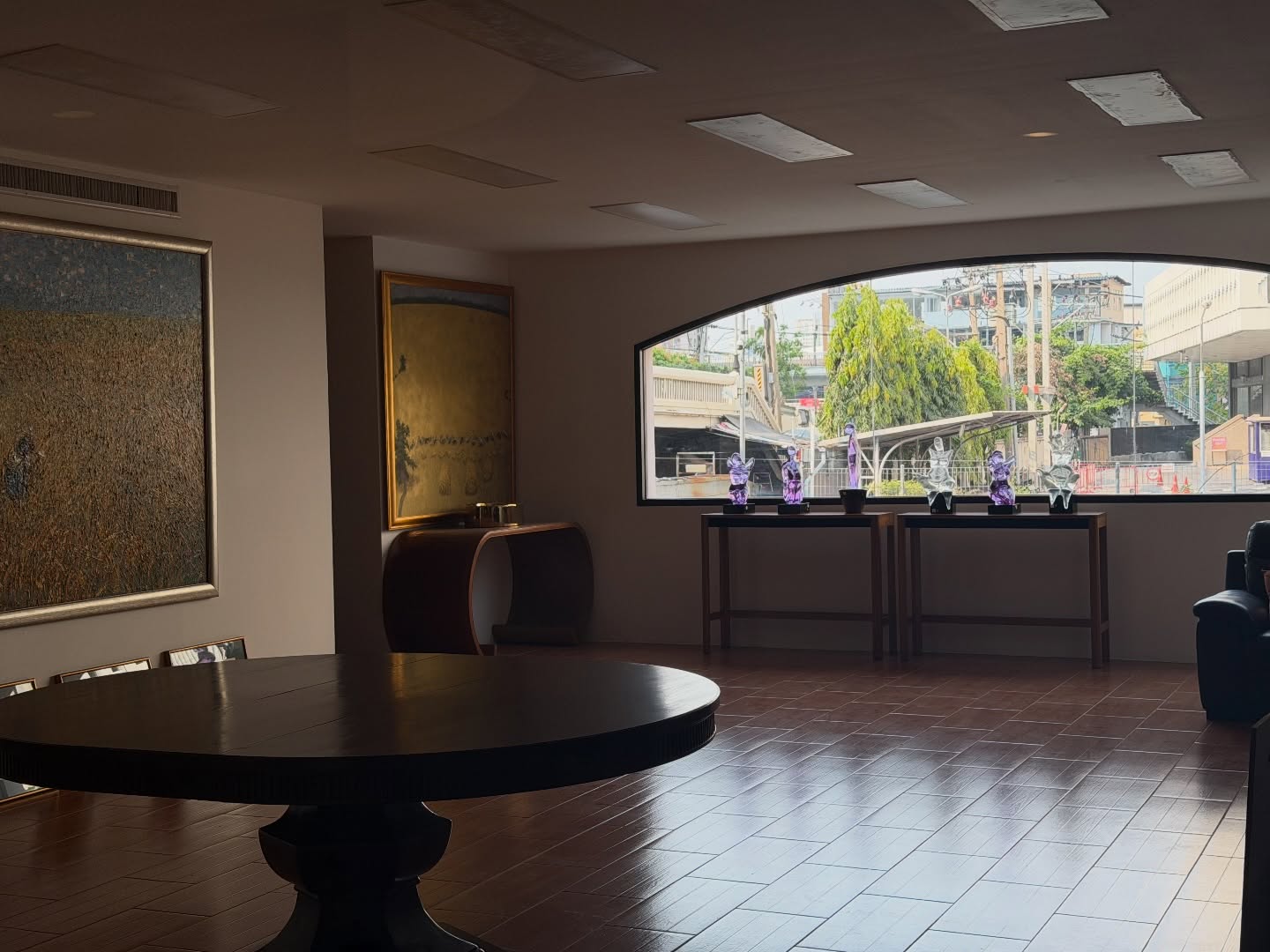 เมทัล สุขขาว