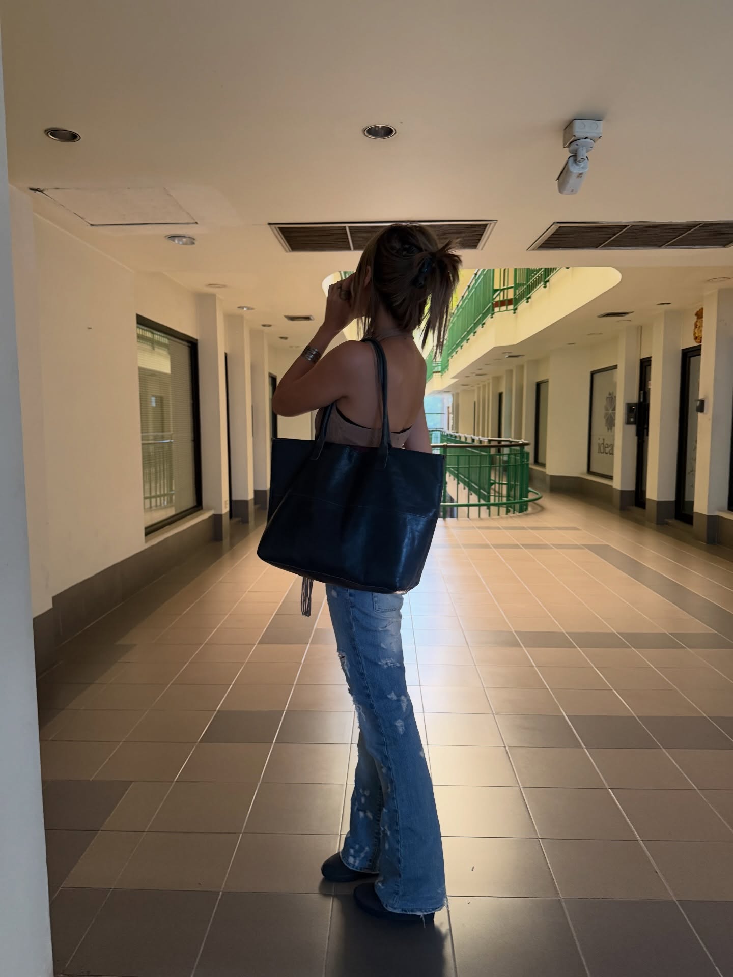 เมทัล สุขขาว