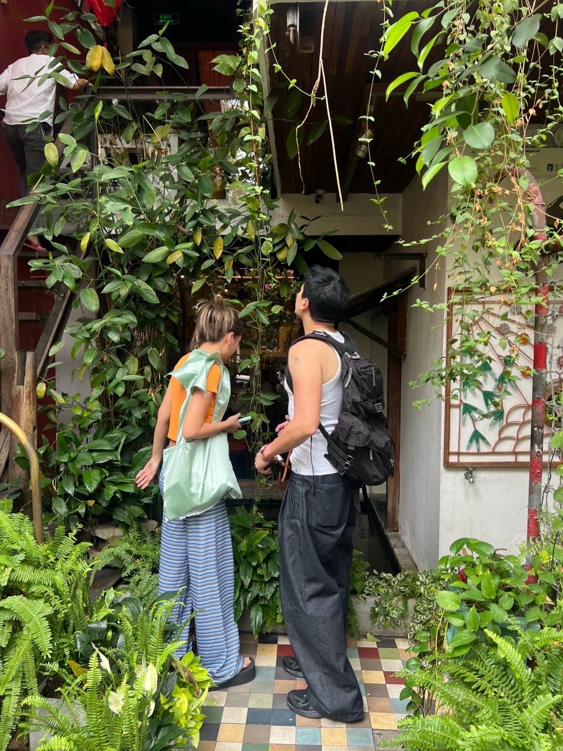 เมทัล สุขขาว