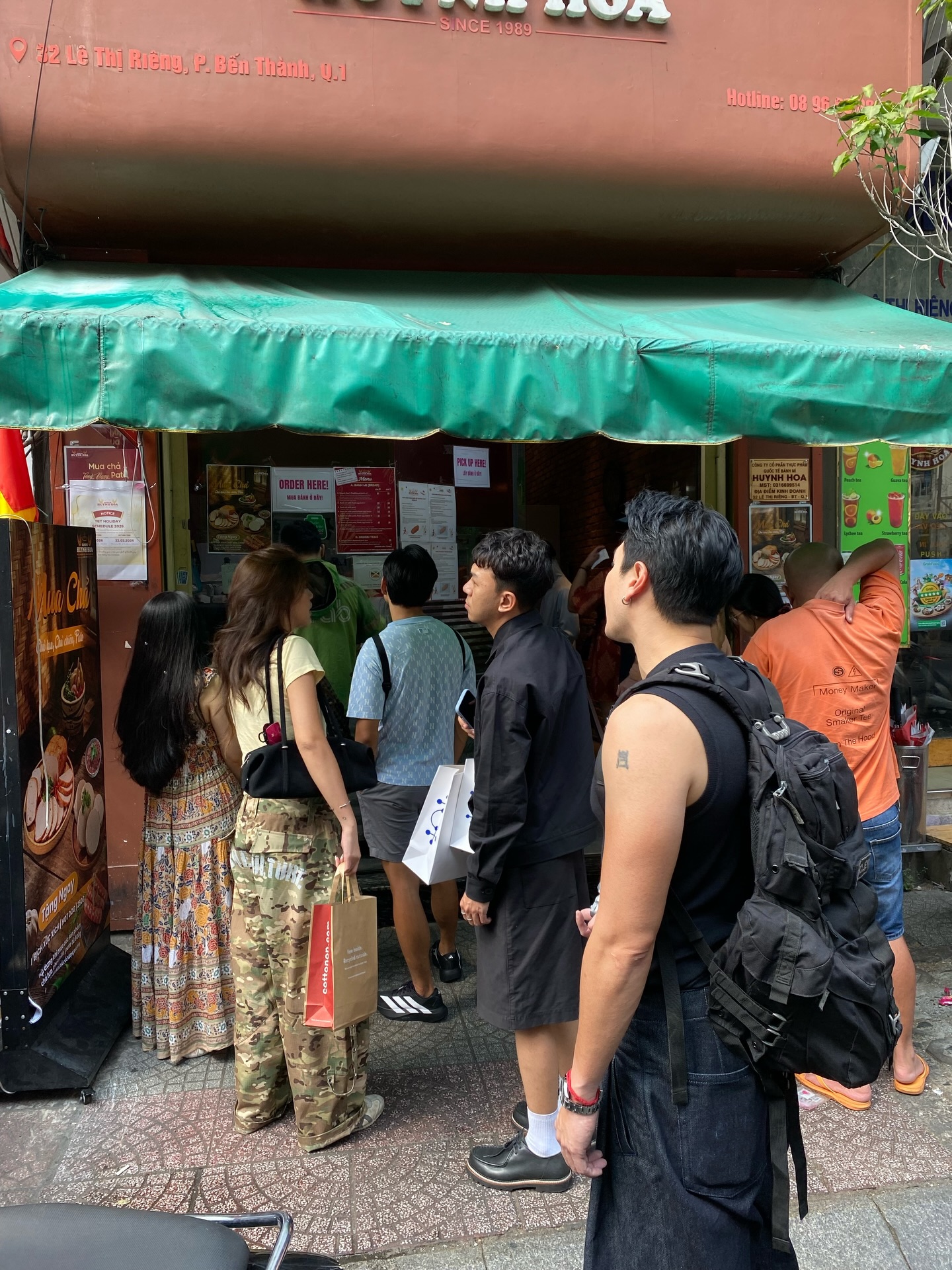 เมทัล สุขขาว