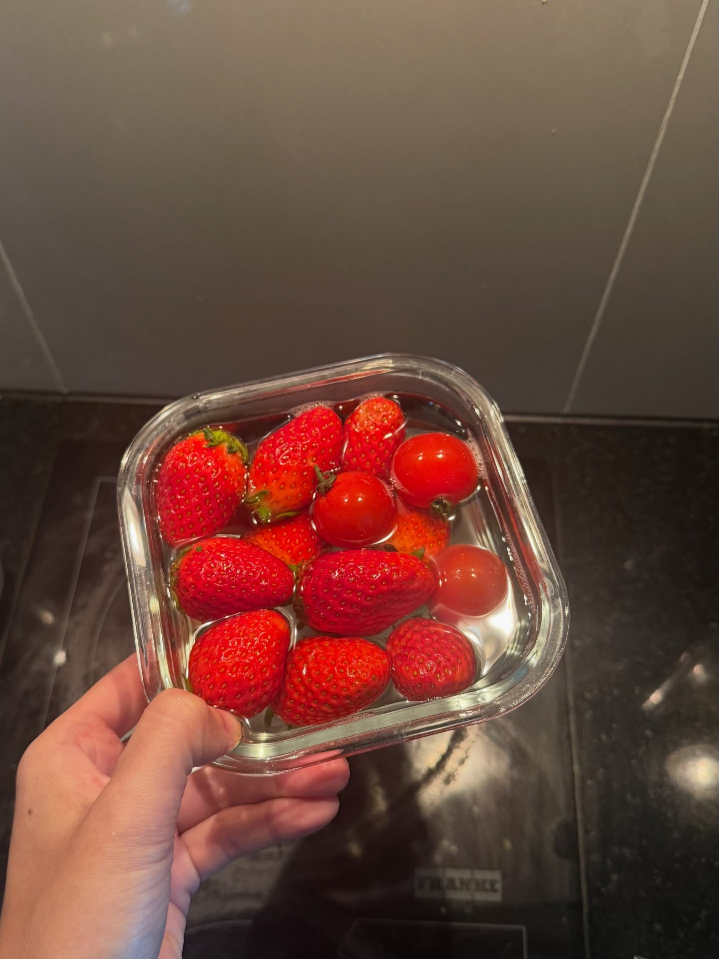 เมทัล สุขขาว