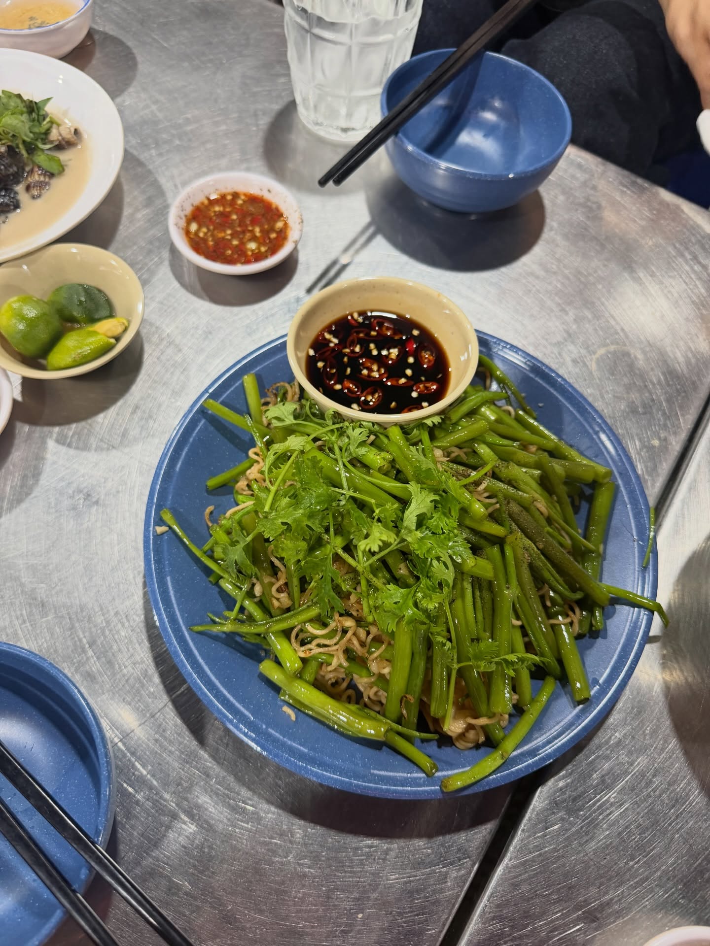 เมทัล สุขขาว