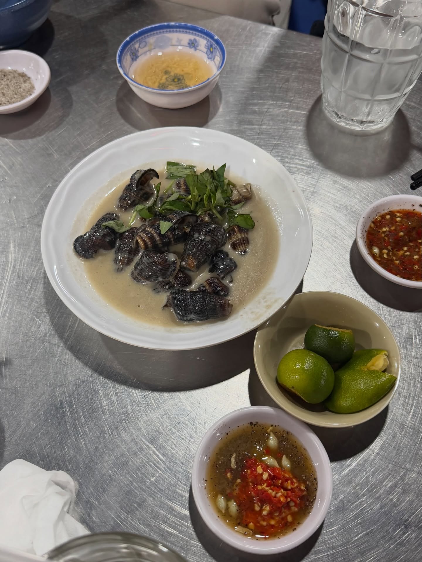 เมทัล สุขขาว