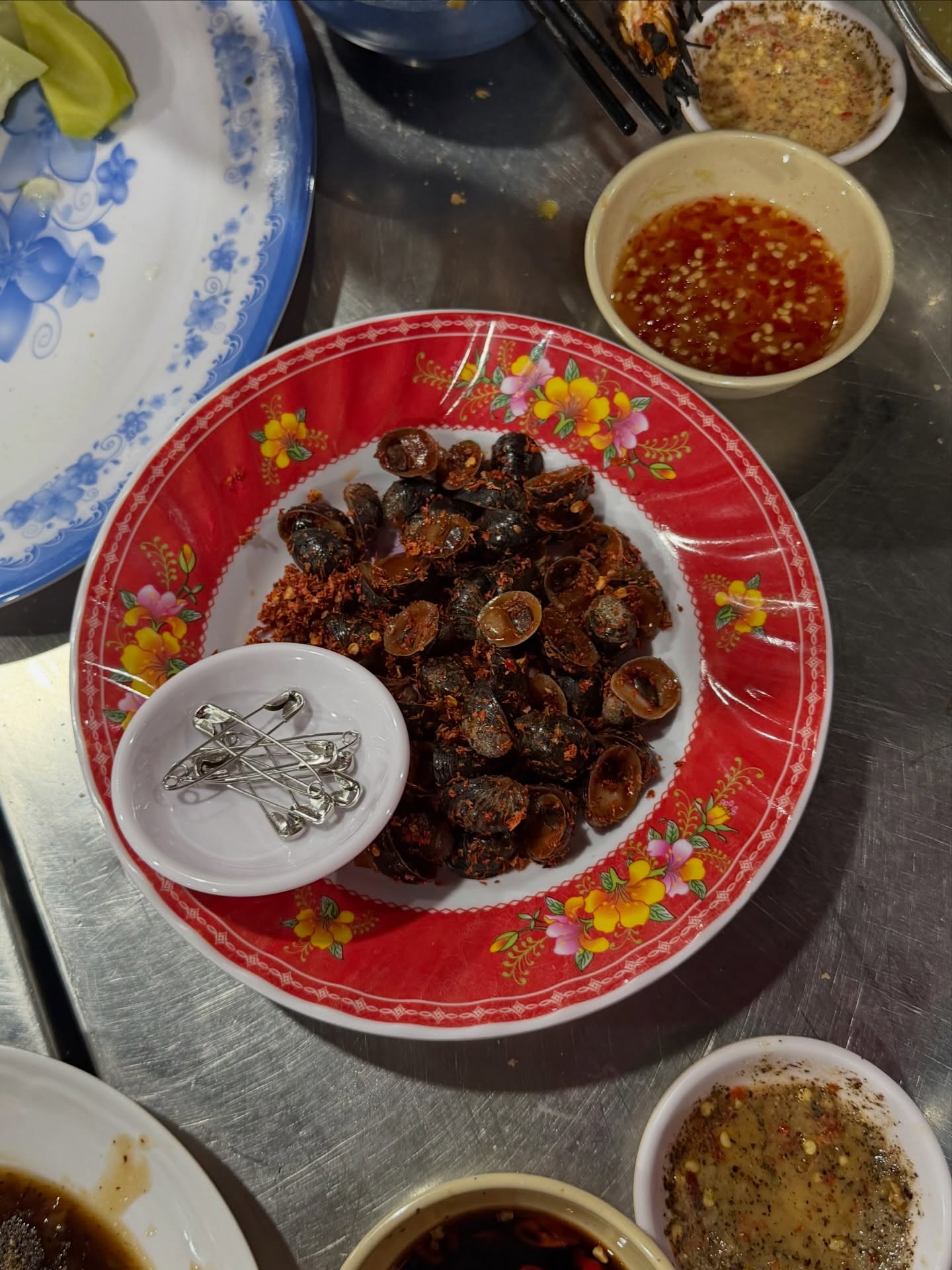 เมทัล สุขขาว