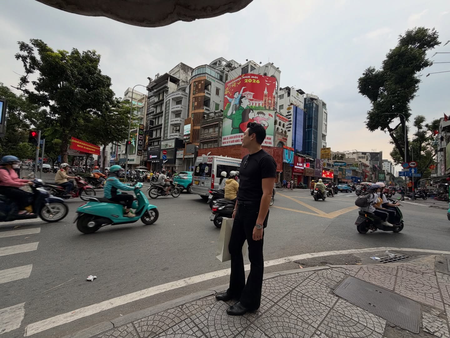 เมทัล สุขขาว