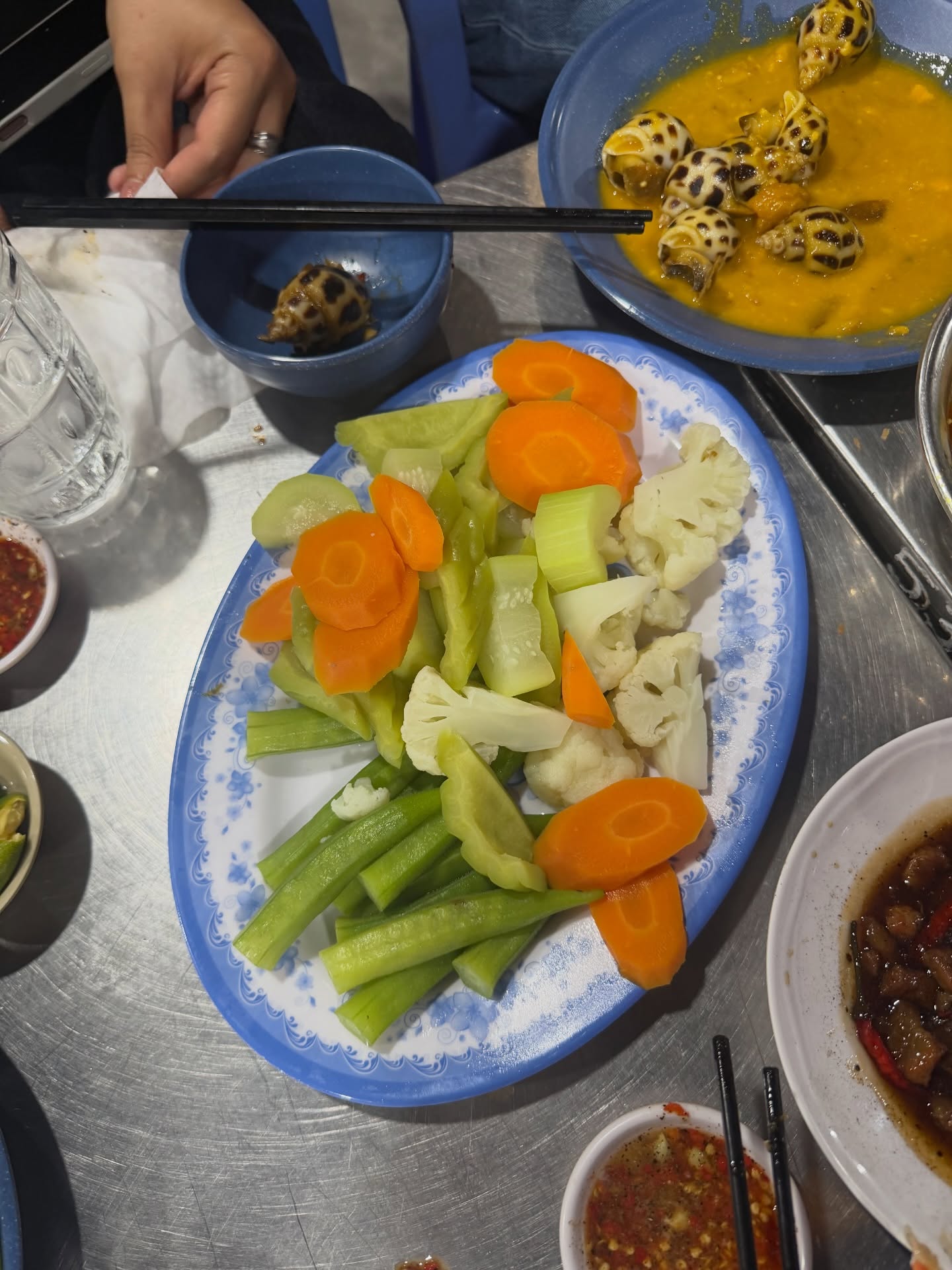 เมทัล สุขขาว