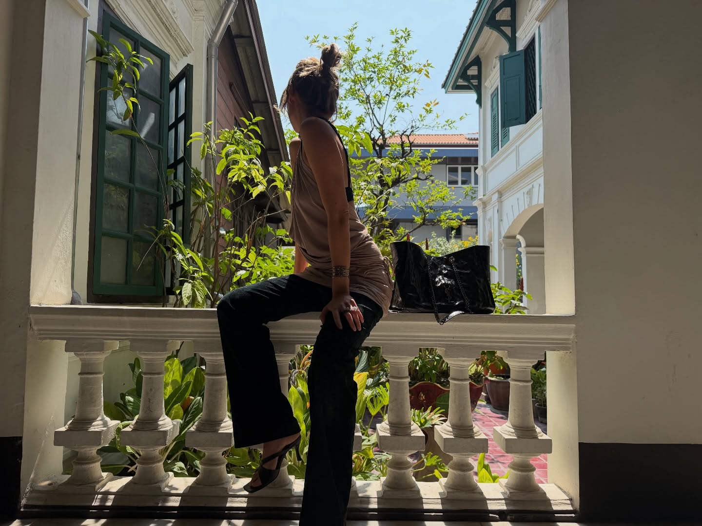 เมทัล สุขขาว