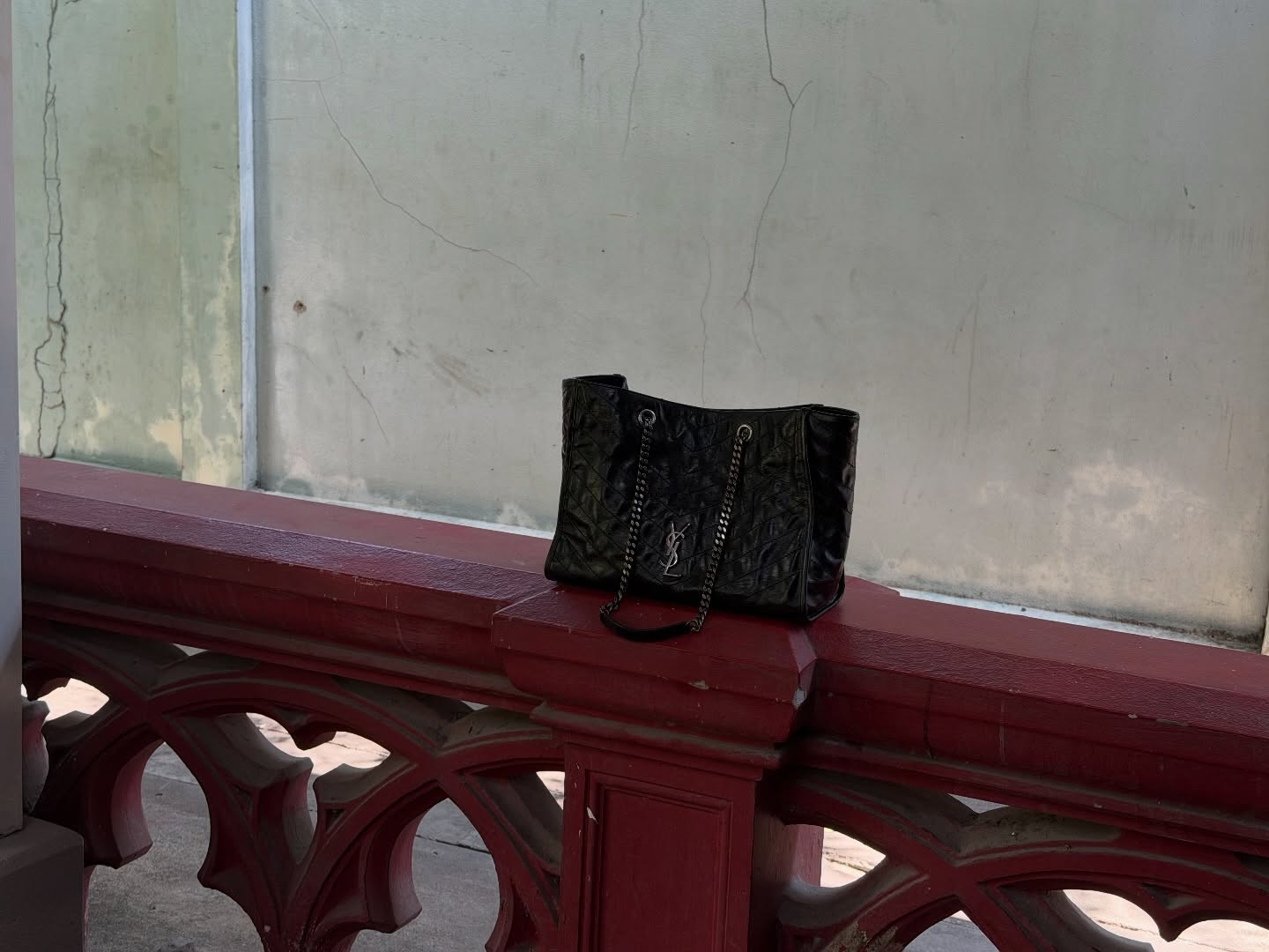 เมทัล สุขขาว