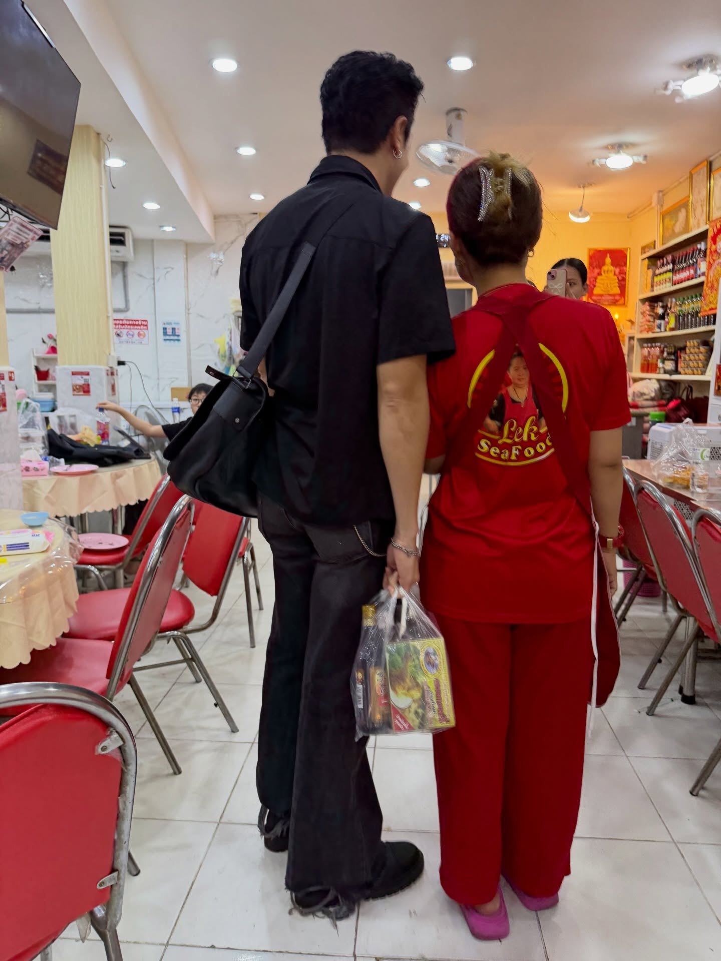 เมทัล สุขขาว