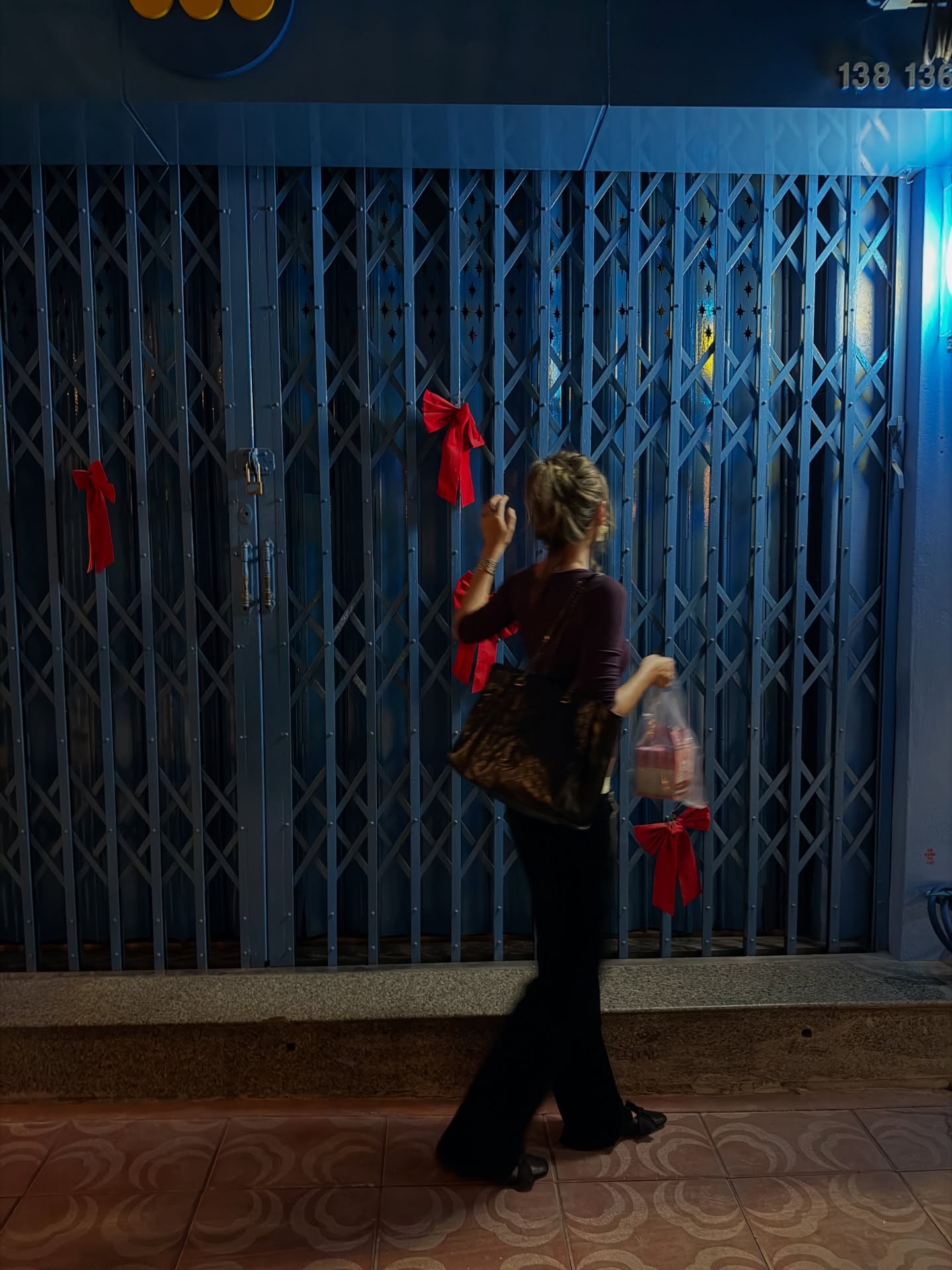 เมทัล สุขขาว