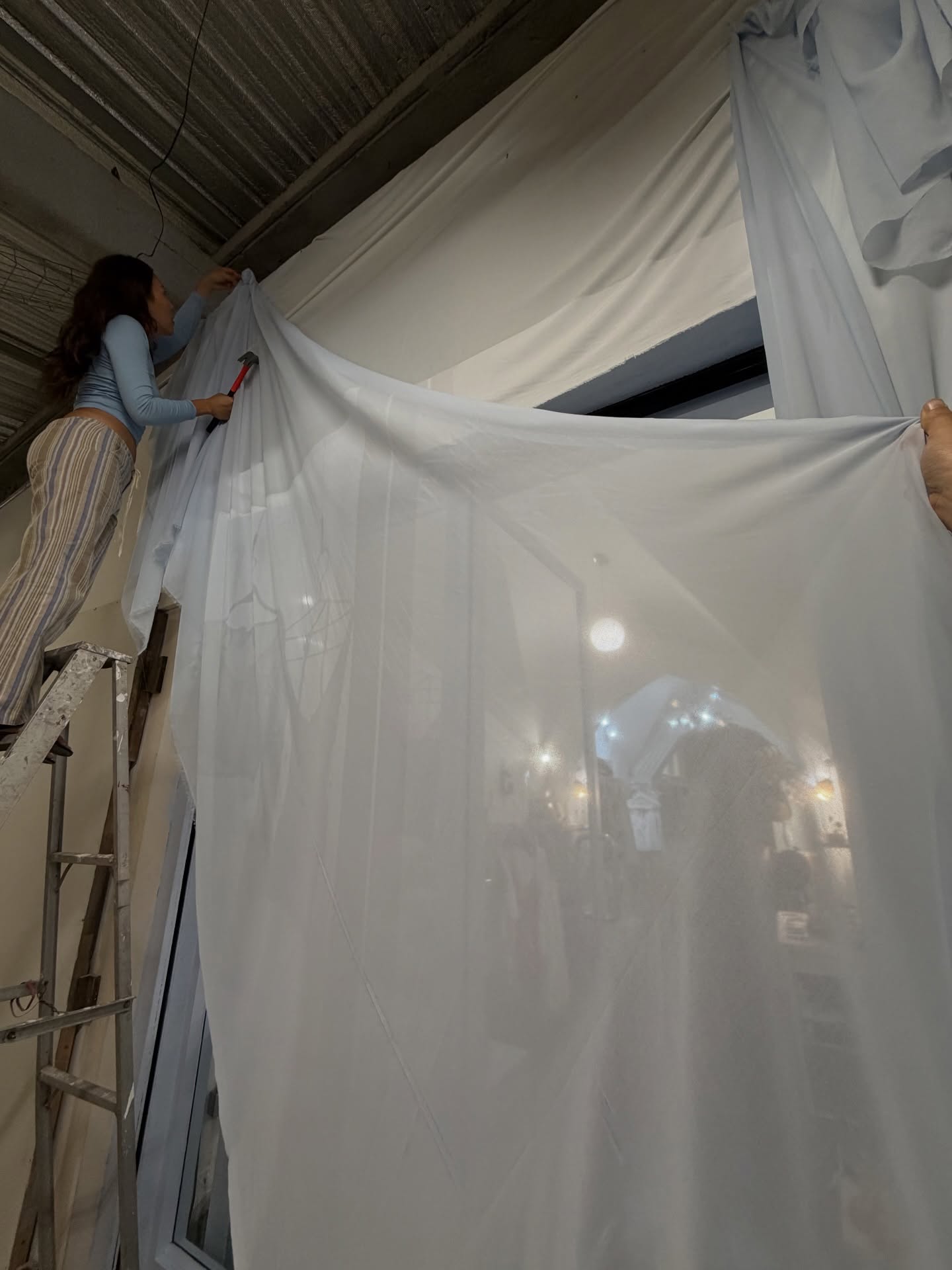 เมทัล สุขขาว