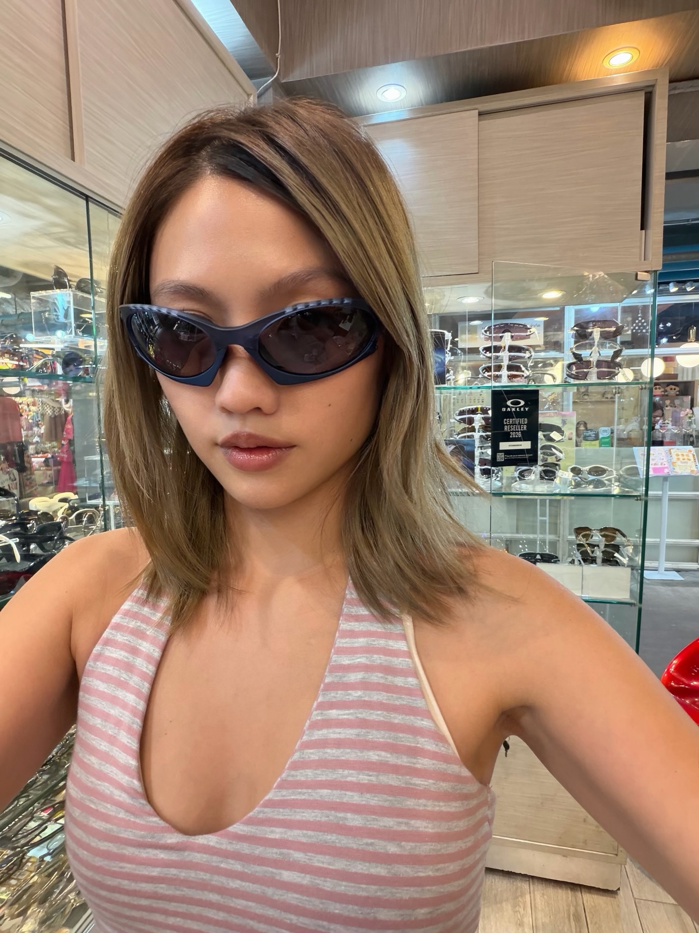 เมทัล สุขขาว